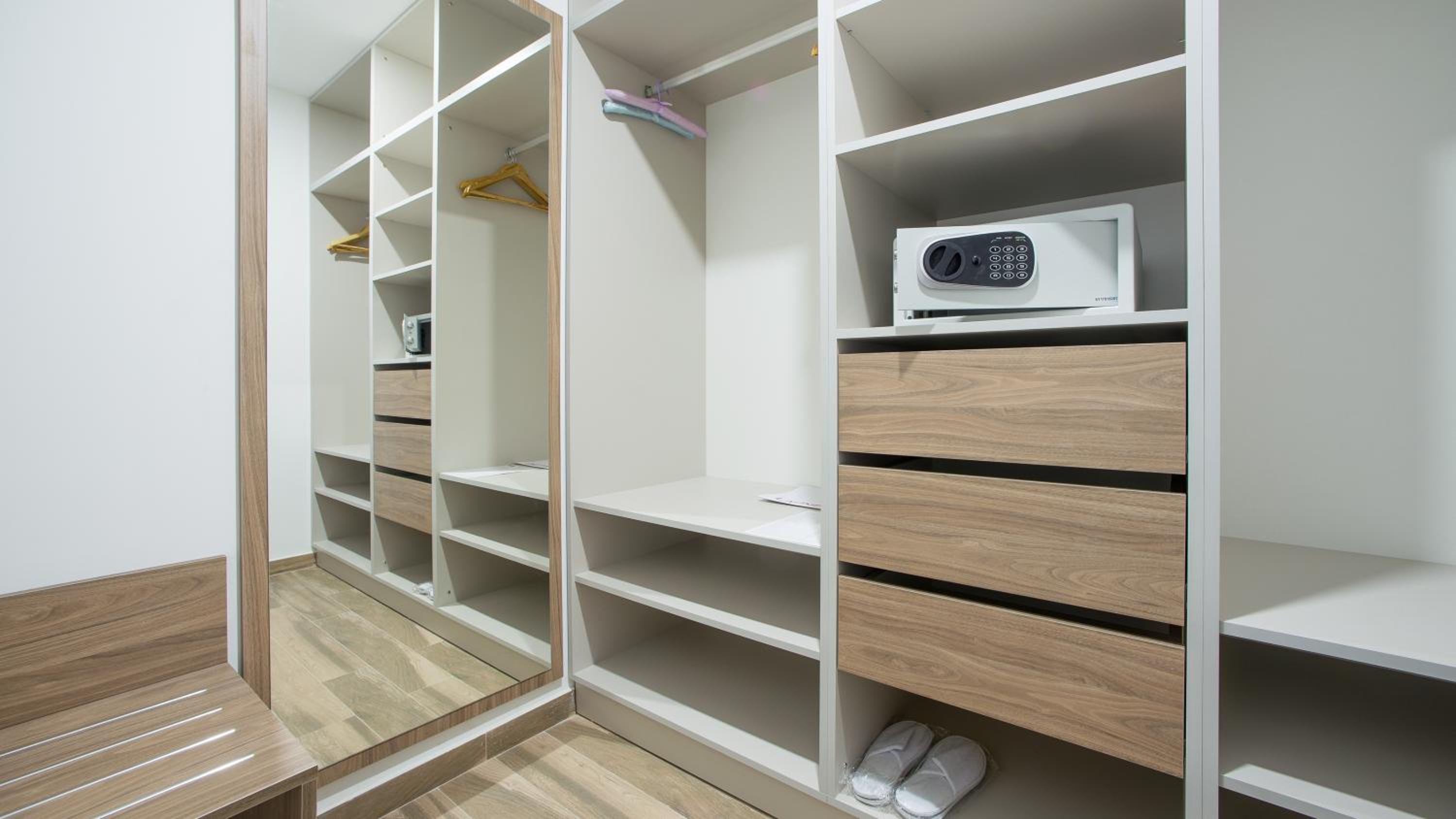 Premium Two Bedroom Suite photo 3