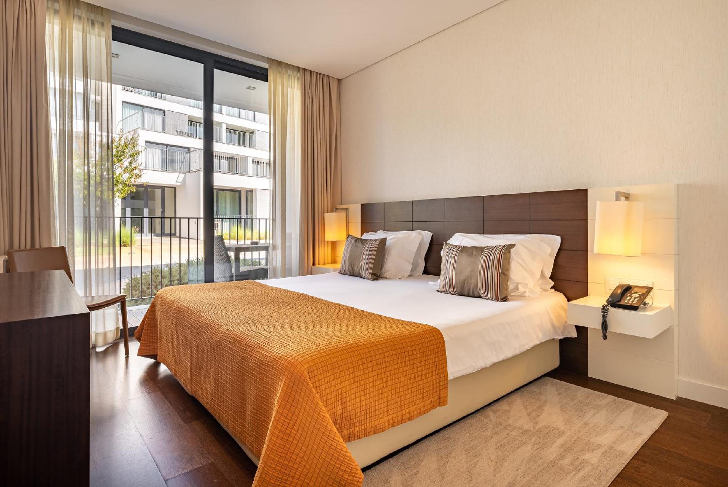 Suite with Balcony - Photo 7