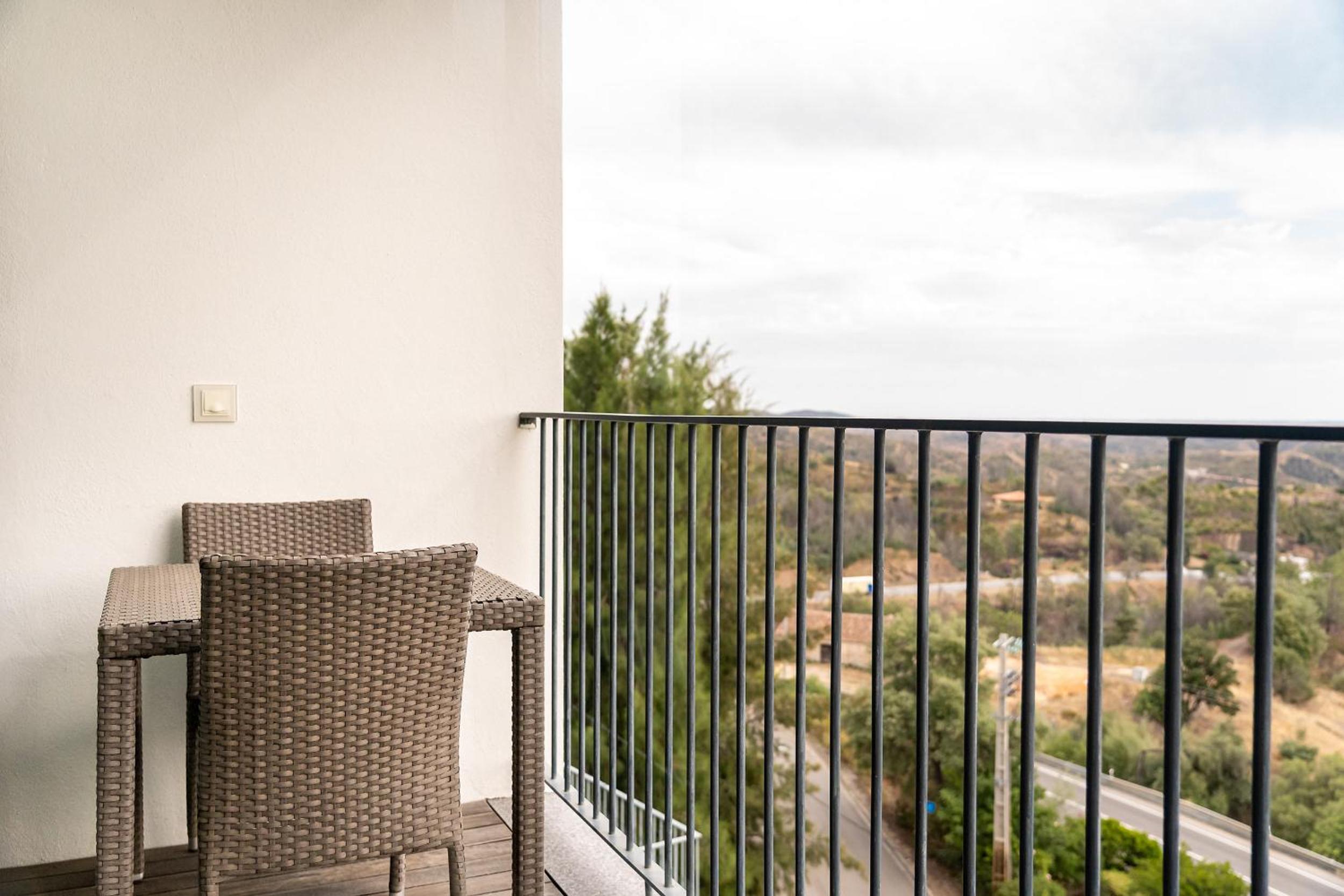 Suite with Balcony and Mountain View - Photo 5