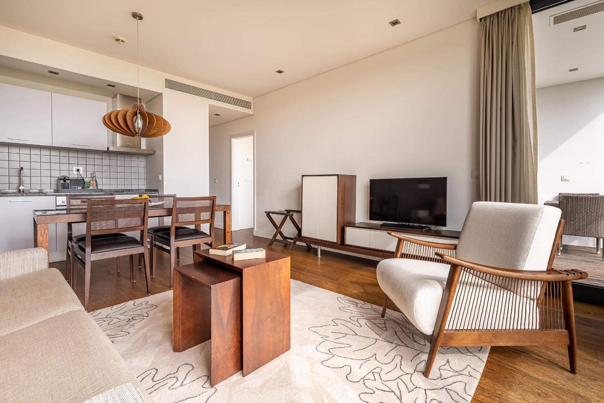 Suite with Balcony and Mountain View - Photo 2
