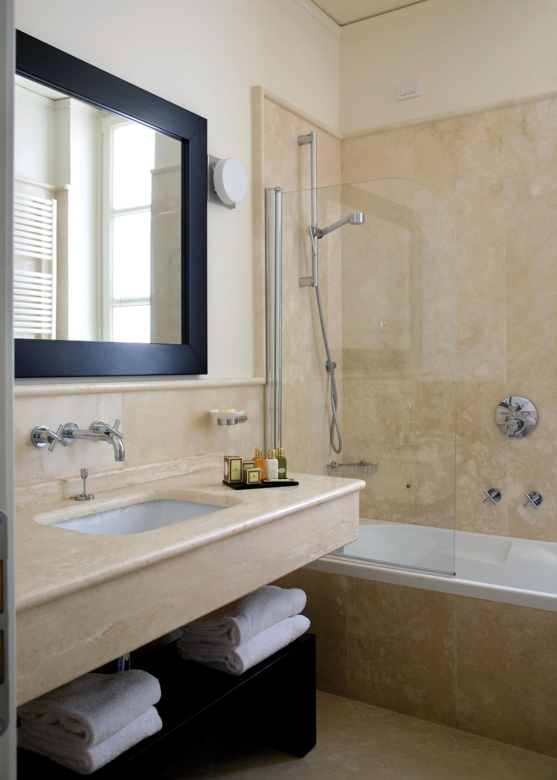 Superior Double or Twin Room - Photo 4
