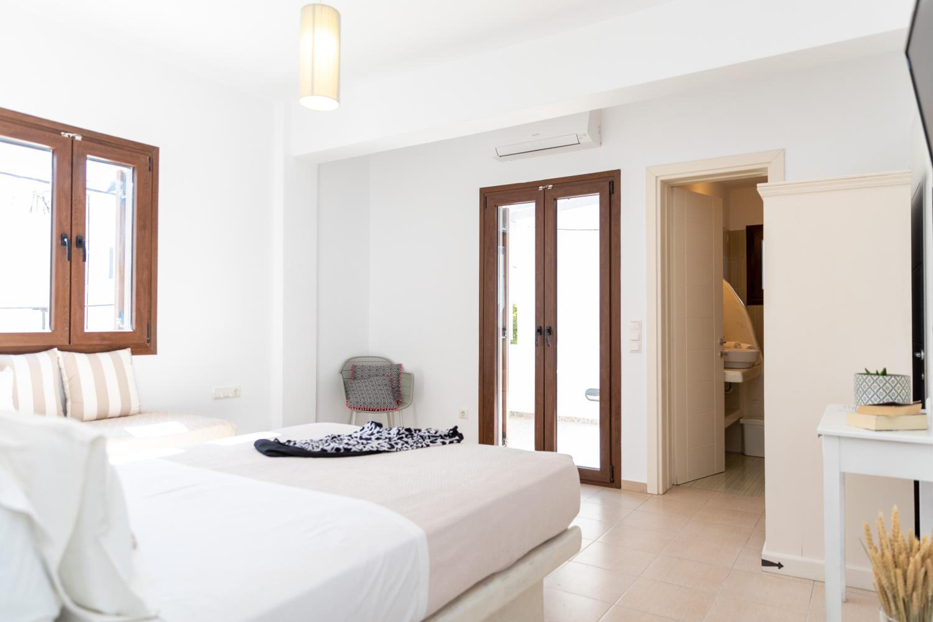 Superior Triple Room - Photo 16