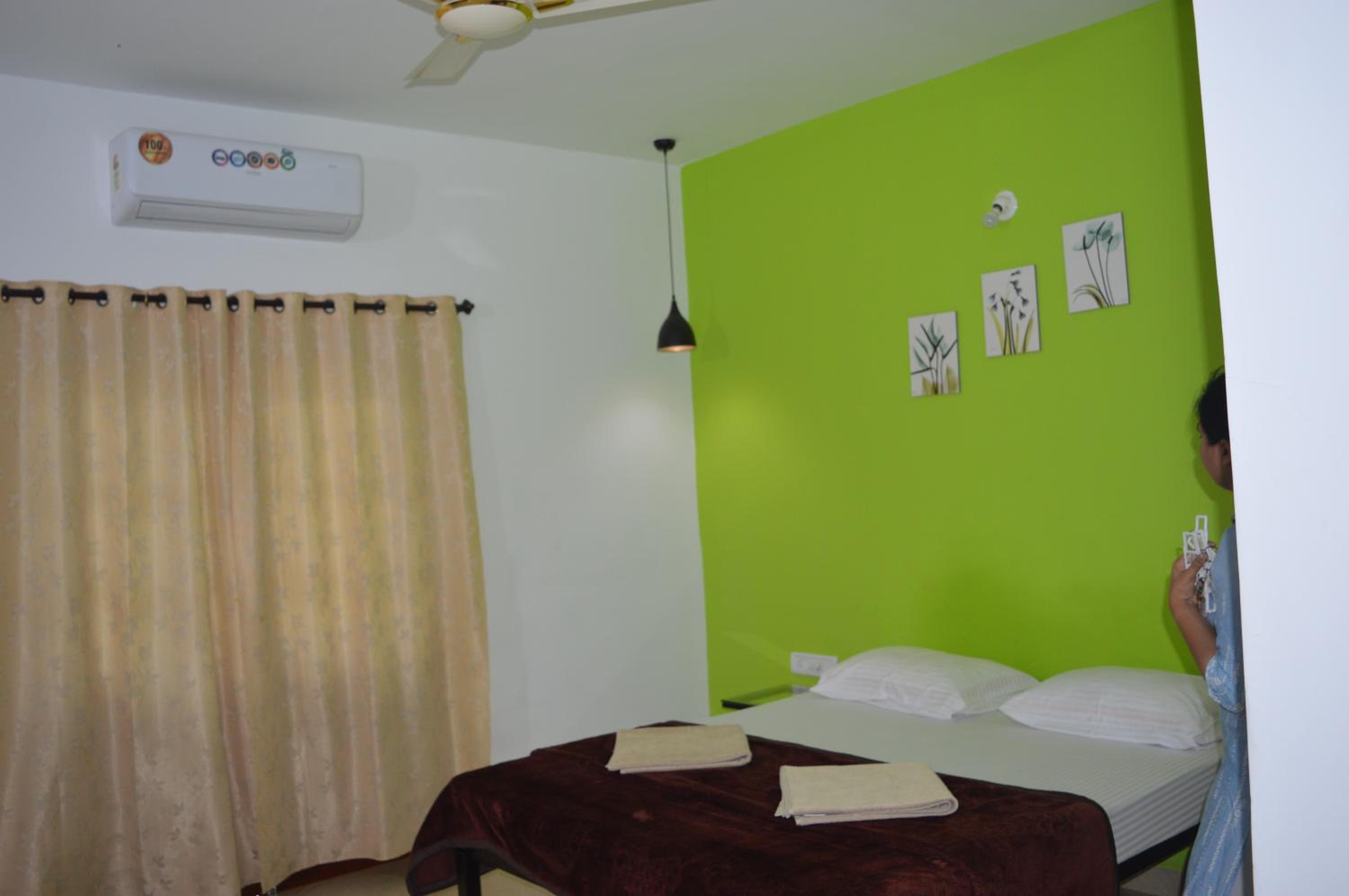 Deluxe Double Room with Balcony - Photo 20