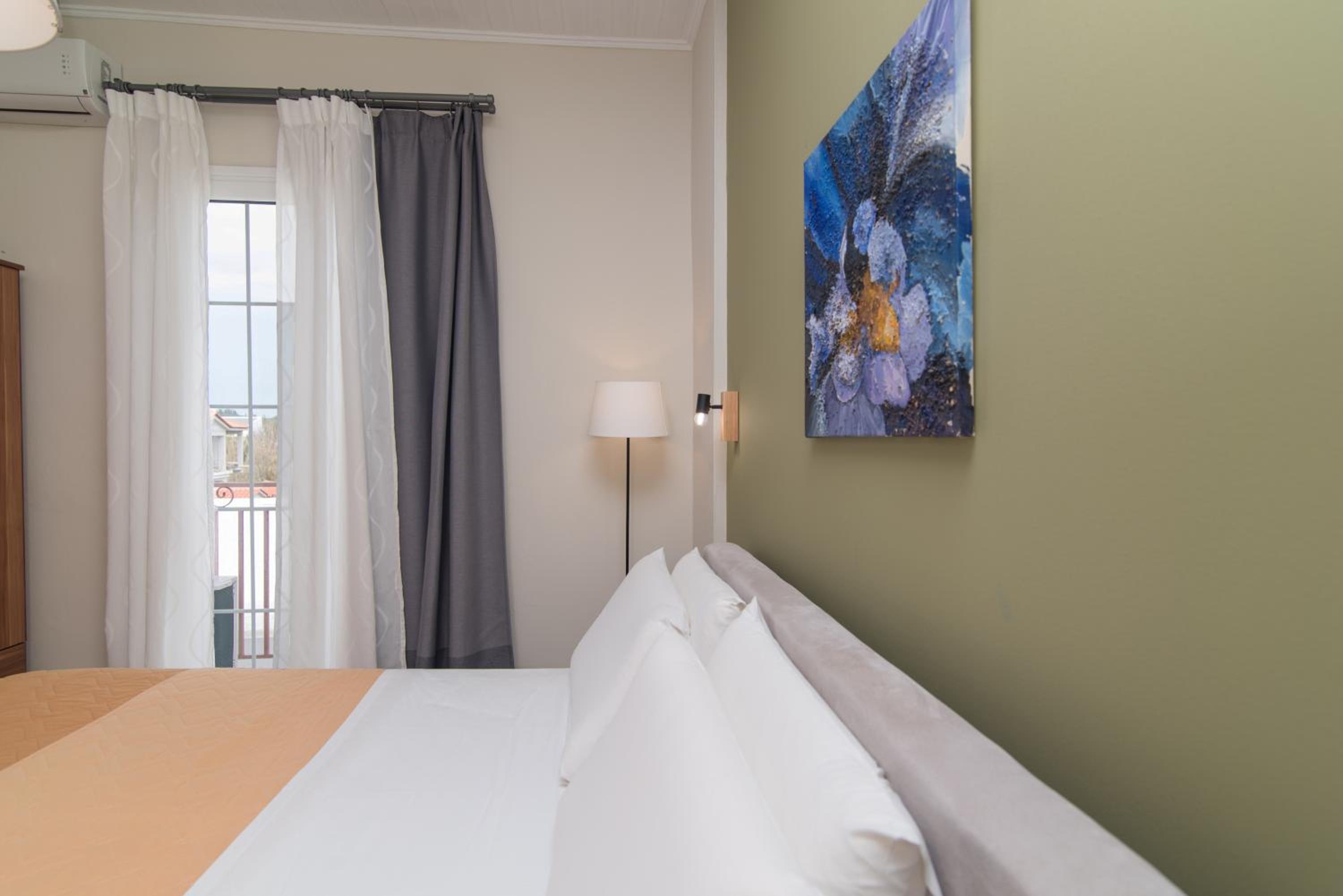 Superior Apartment with Garden and Partial Sea View photo 3