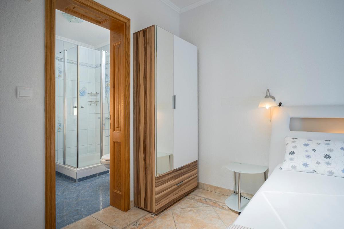 Double Room with Balcony and Sea View photo 3