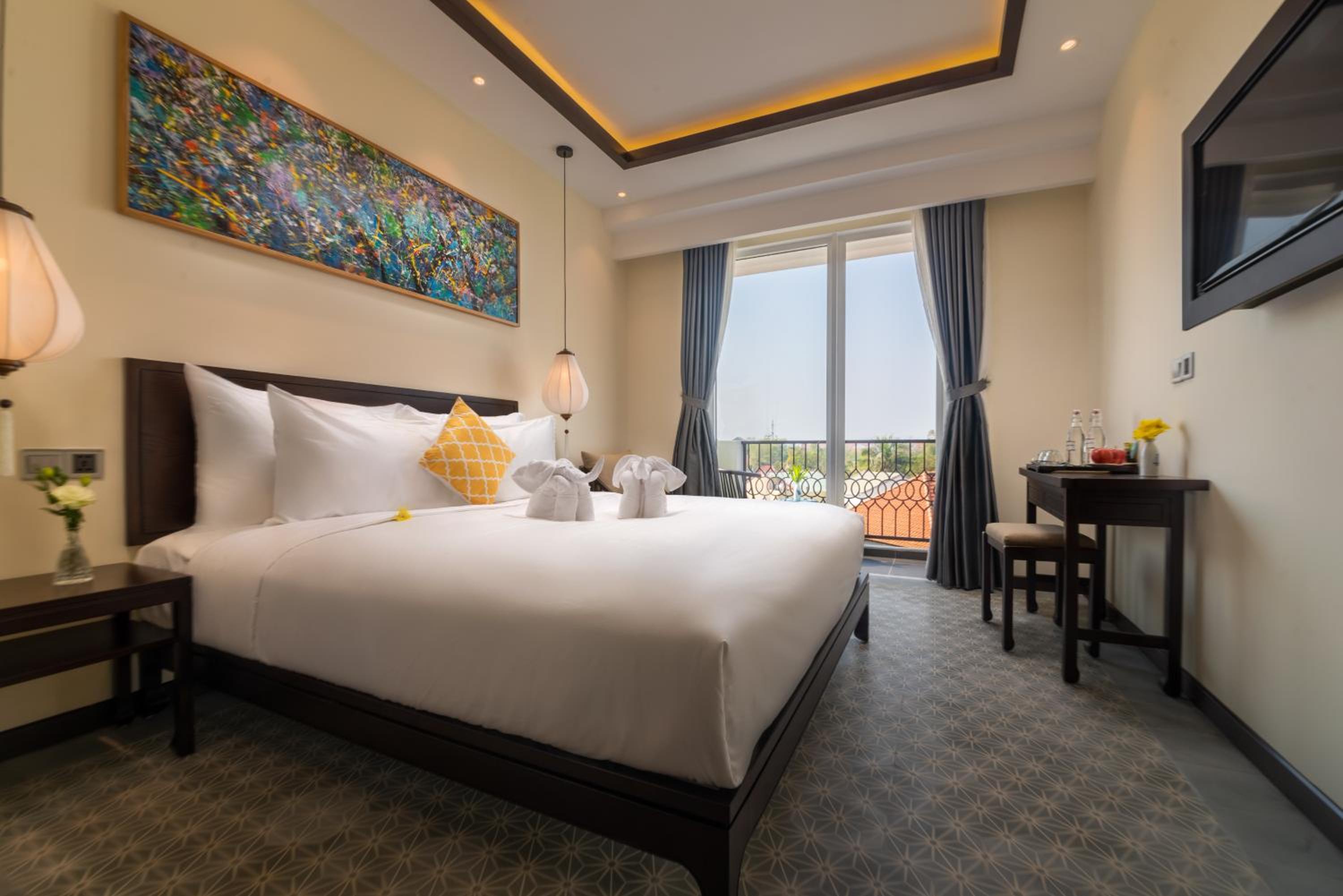 Deluxe Room With Balcony - Photo 1