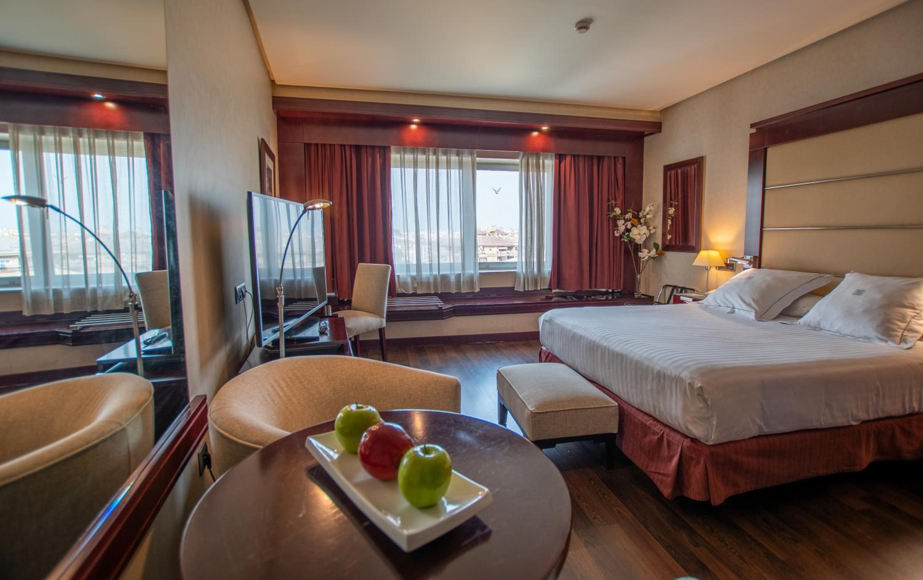 Your cozy retreat with stunning views awaits!