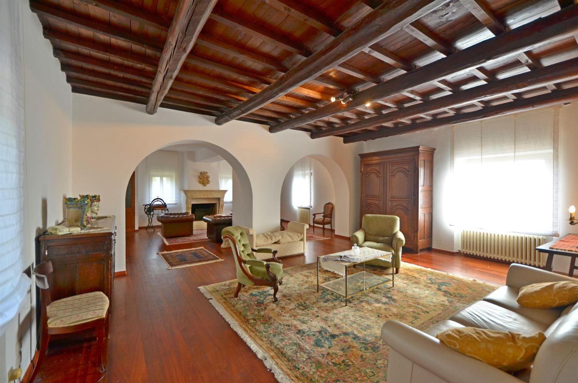 Seven-Bedroom Villa photo 1