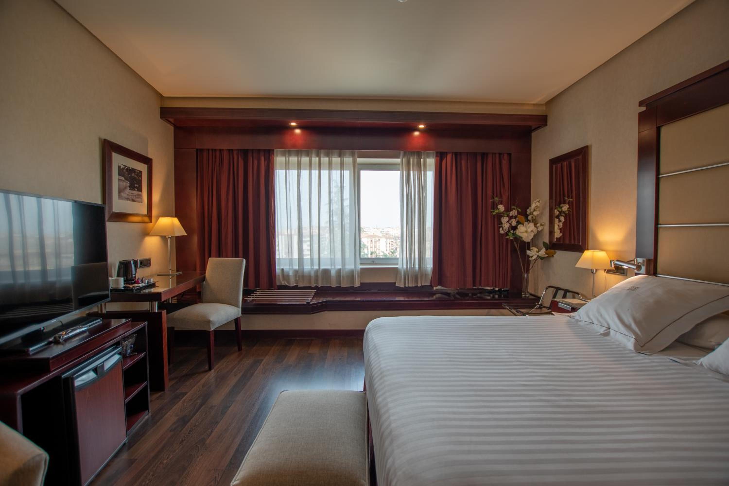 Relax in style with stunning views!