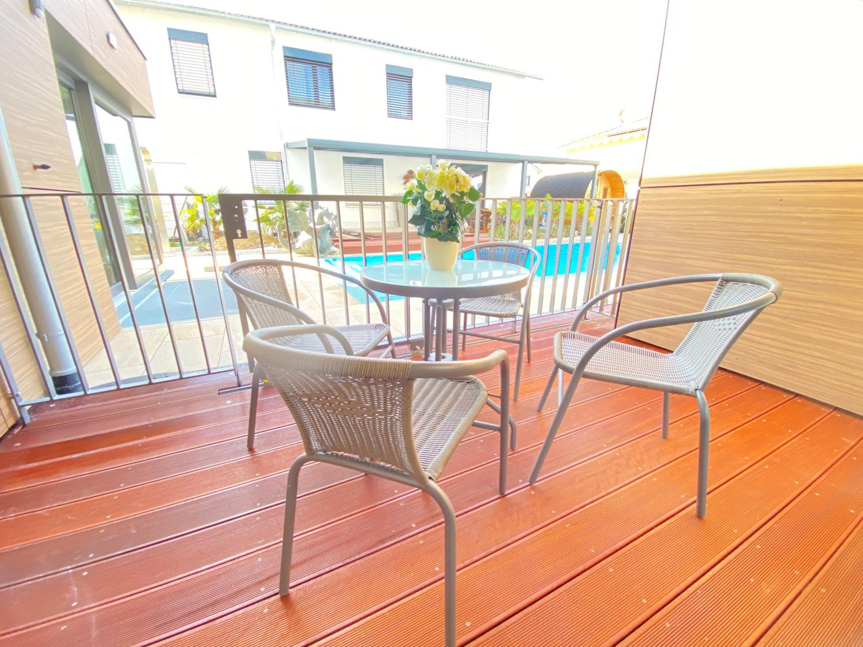 Family Room with Terrace - Photo 3