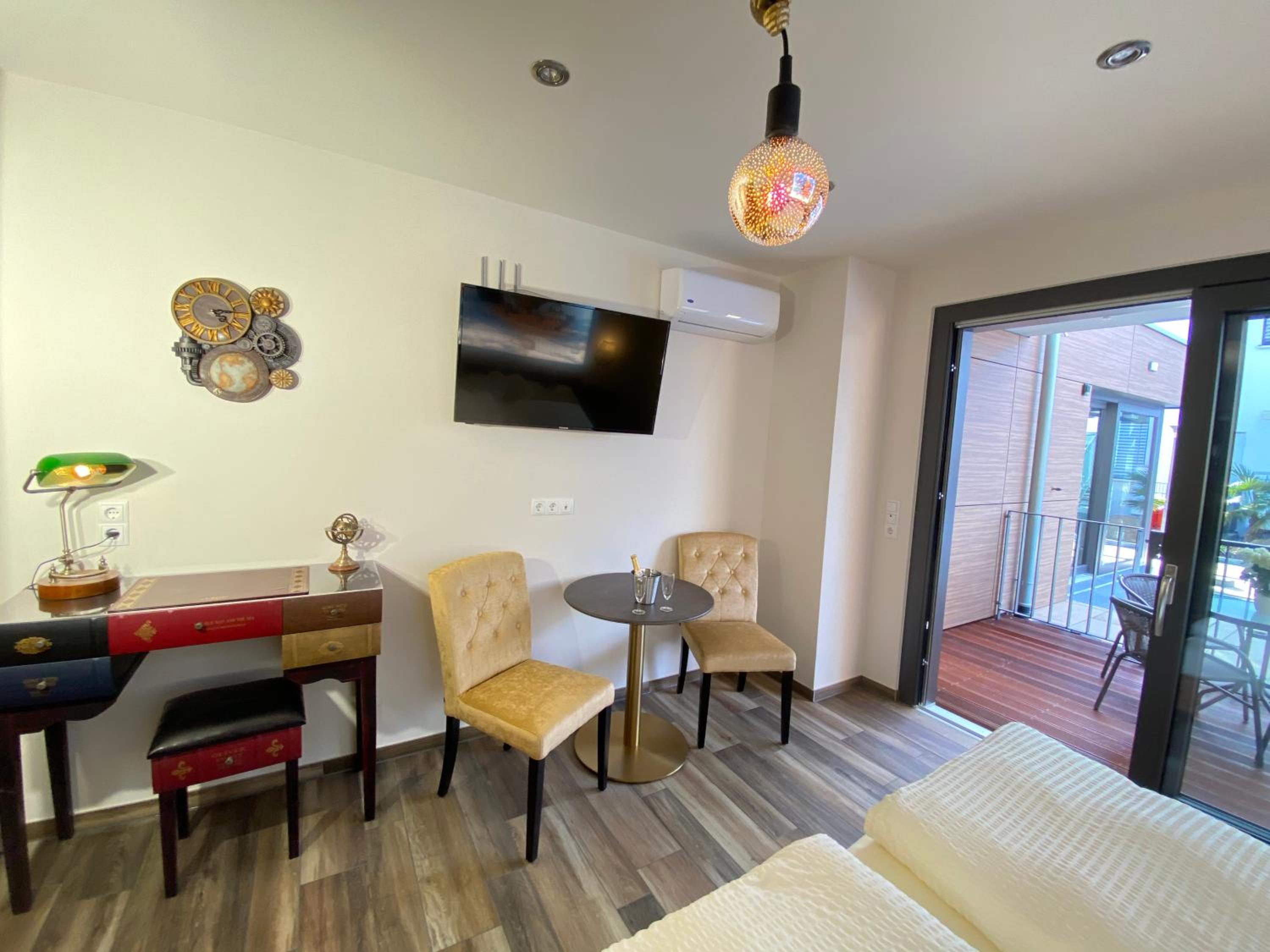 Family Room with Terrace - Photo 6