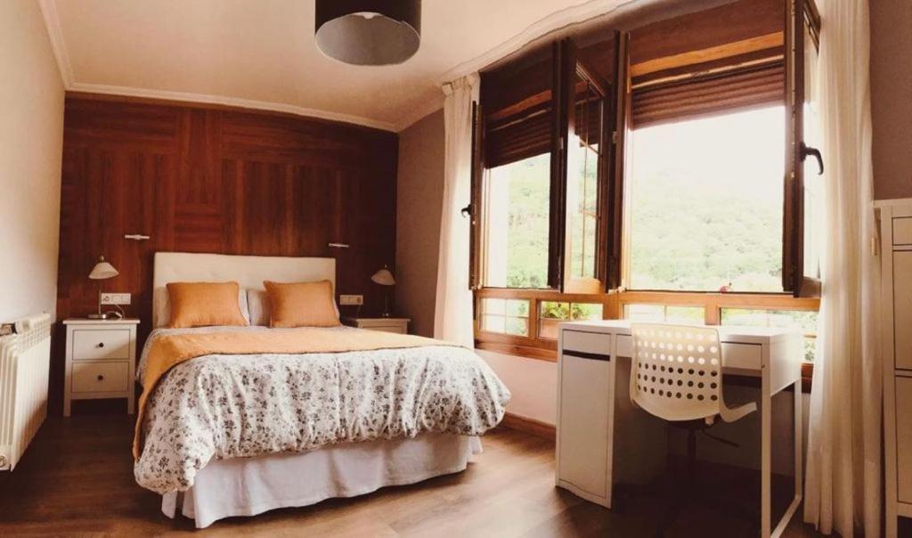 Deluxe Queen Room - Photo 3
