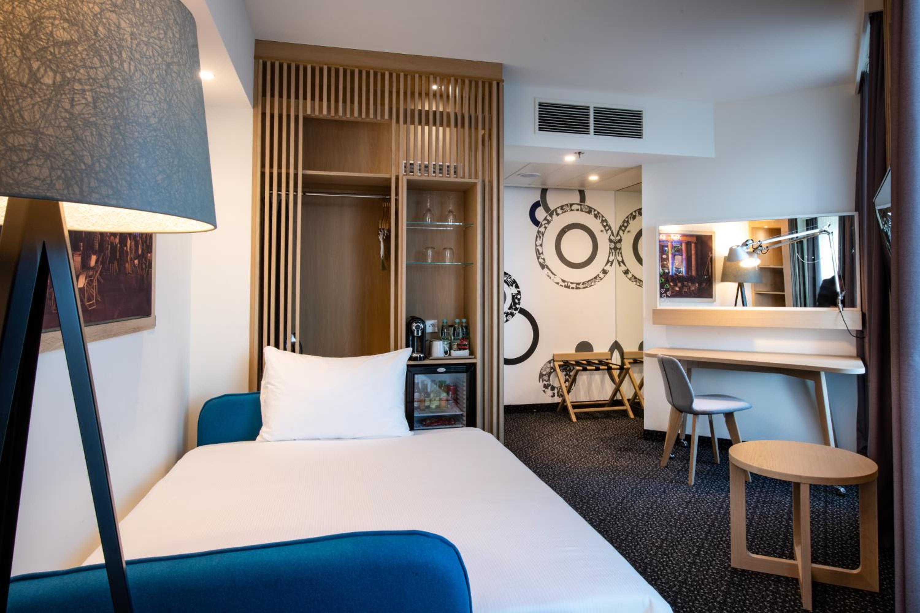 King Suite with Sofa Bed photo 3