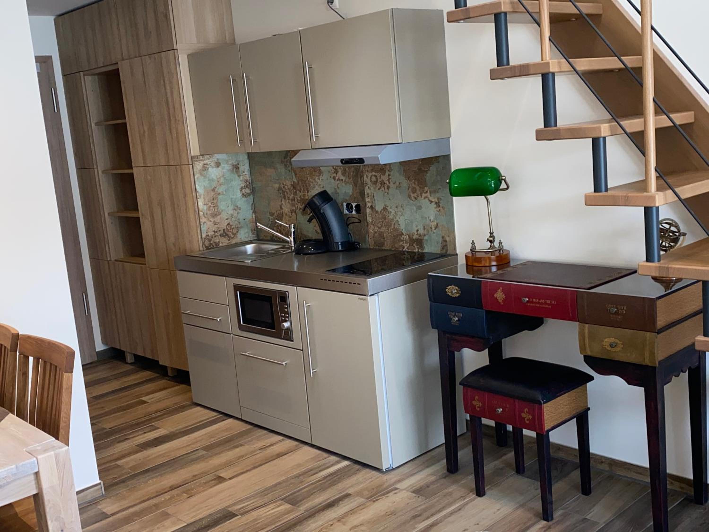 Studio with Balcony - Photo 6