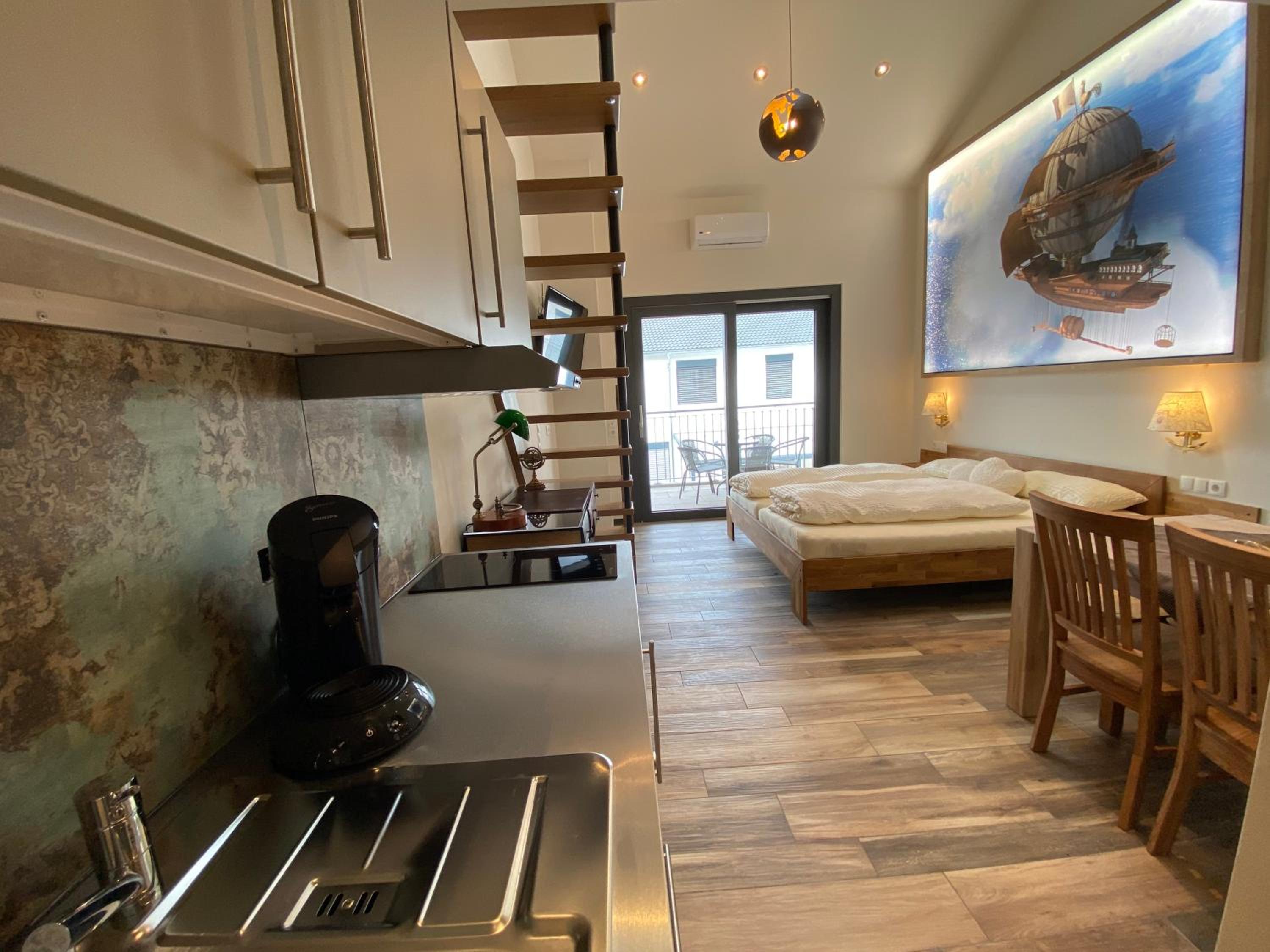 Studio with Balcony - Photo 12