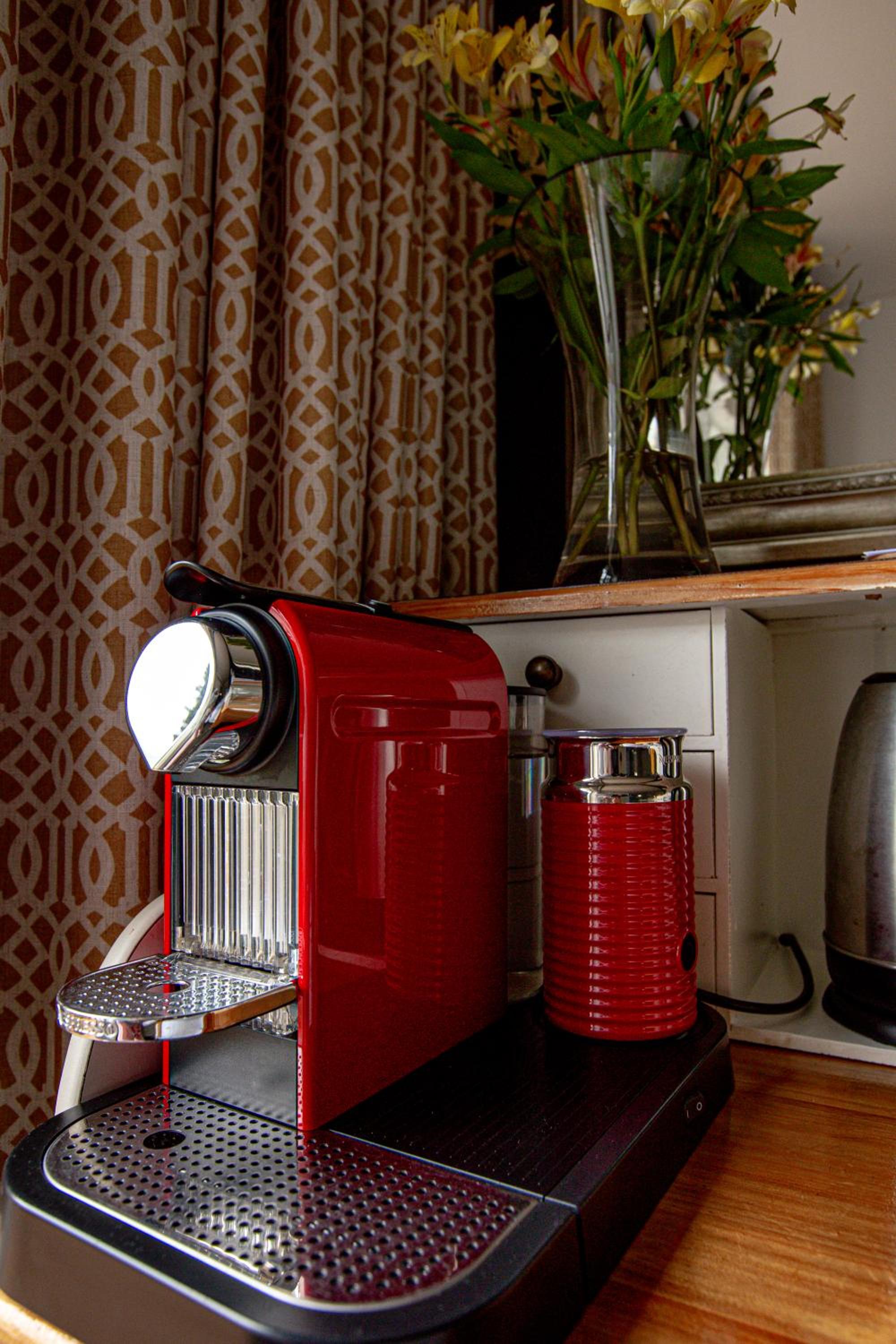 Deluxe Family Suite - Photo 8