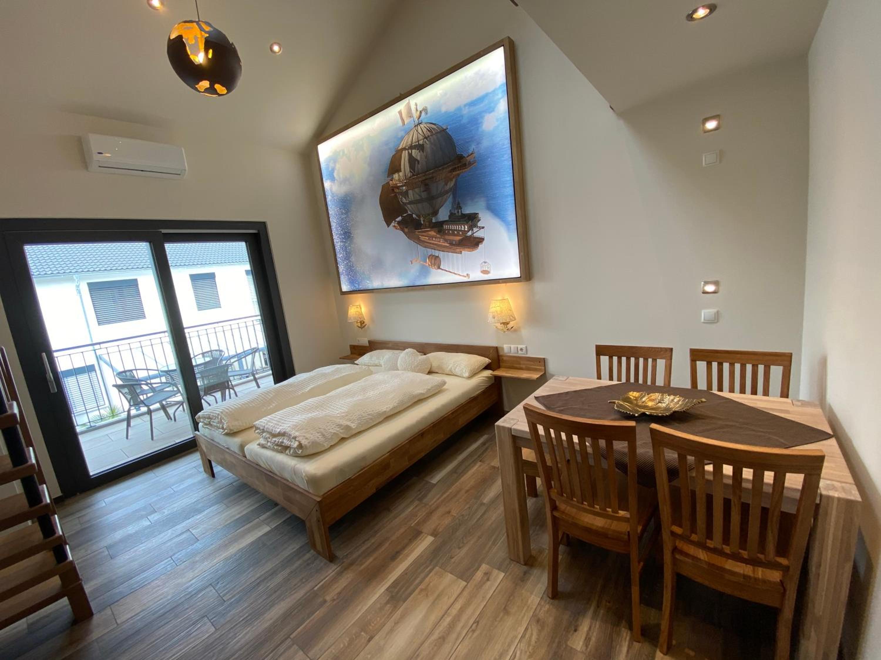 Studio with Balcony - Photo 14