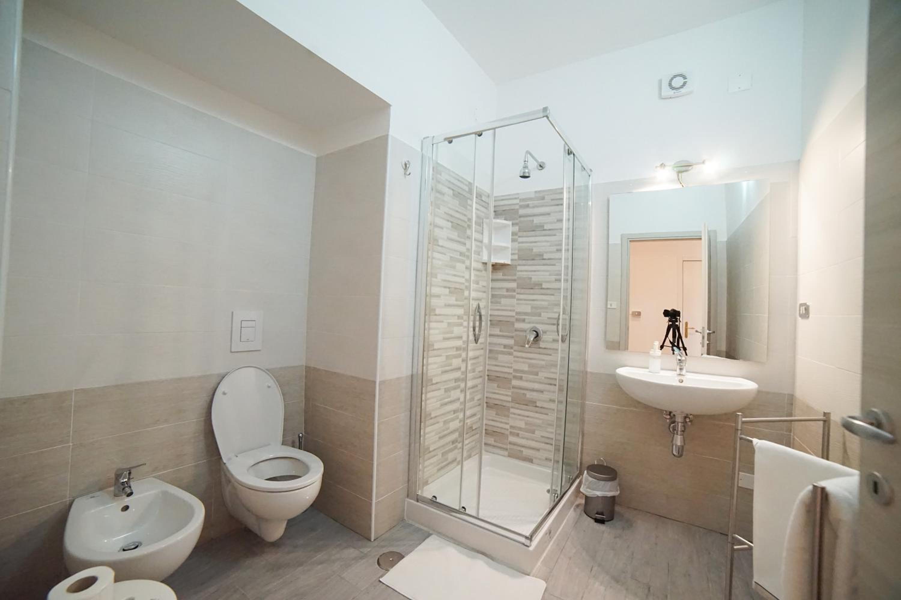 Double Room with Private Bathroom - Photo 2