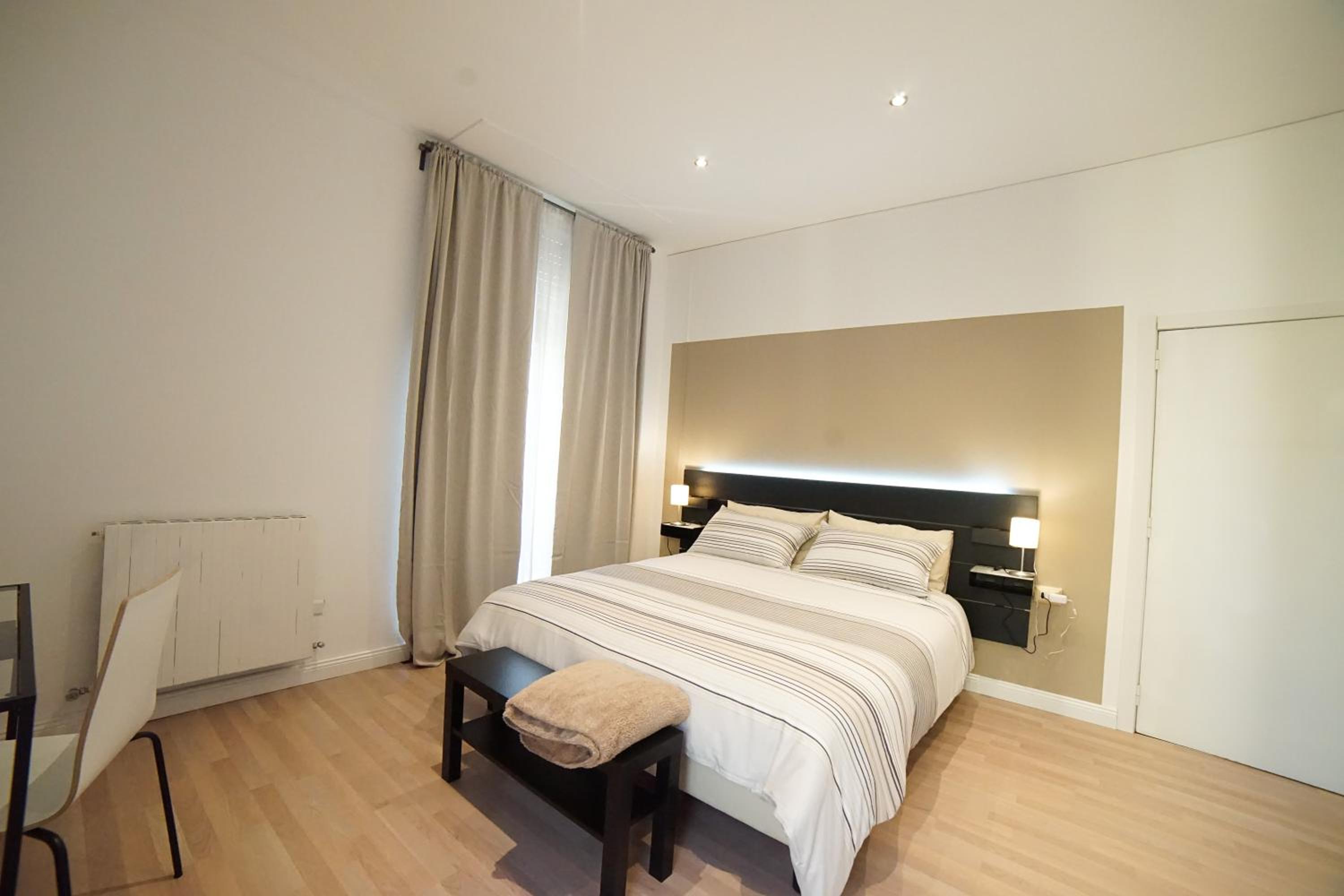 Double Room with Private Bathroom - Photo 1