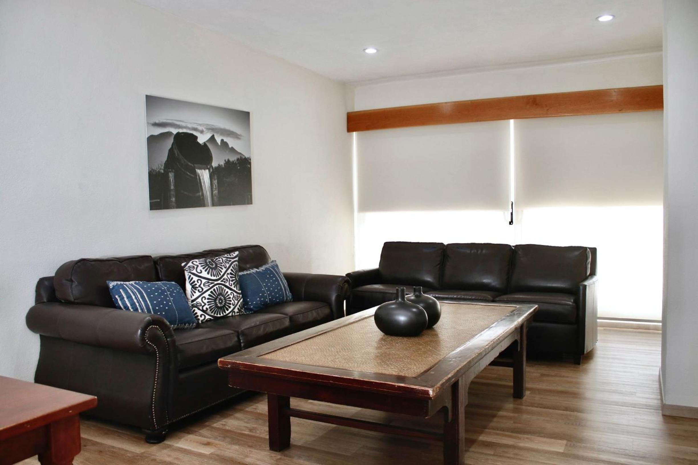 Suite - Non-Smoking - Photo 2