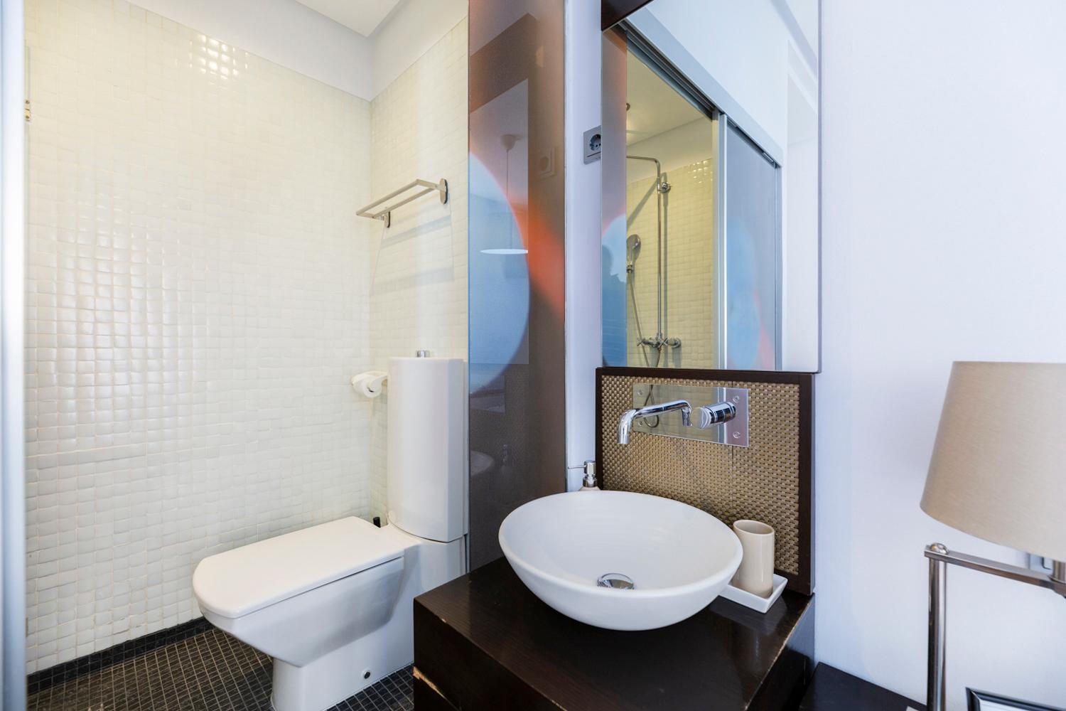Double Room with Balcony - Photo 6