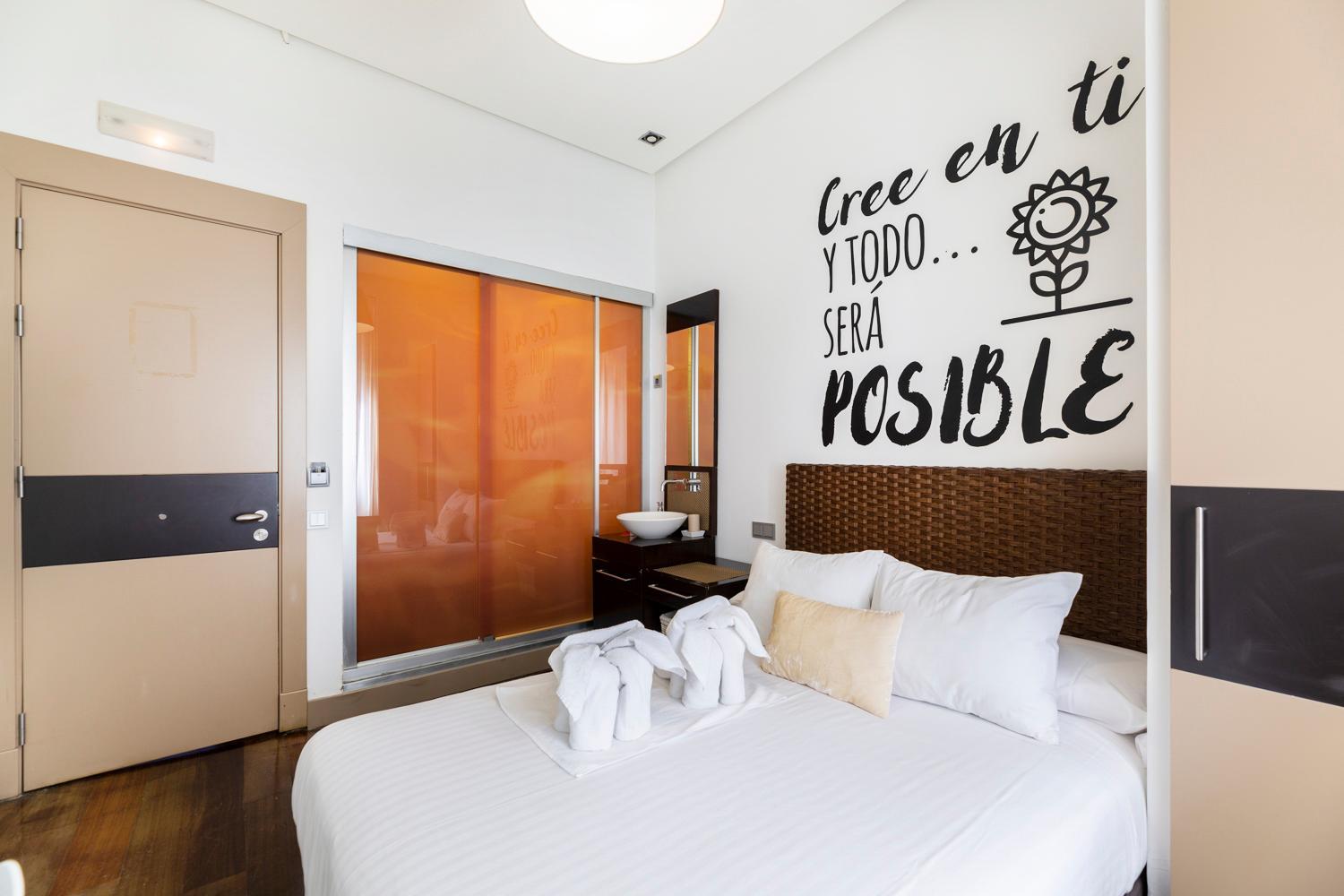 Double Room with Balcony - Photo 5