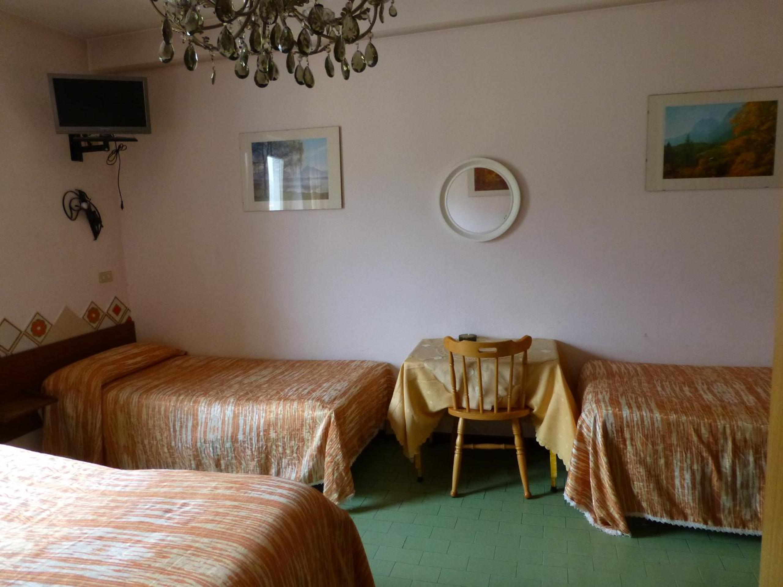 Comfort Family Room - Photo 2