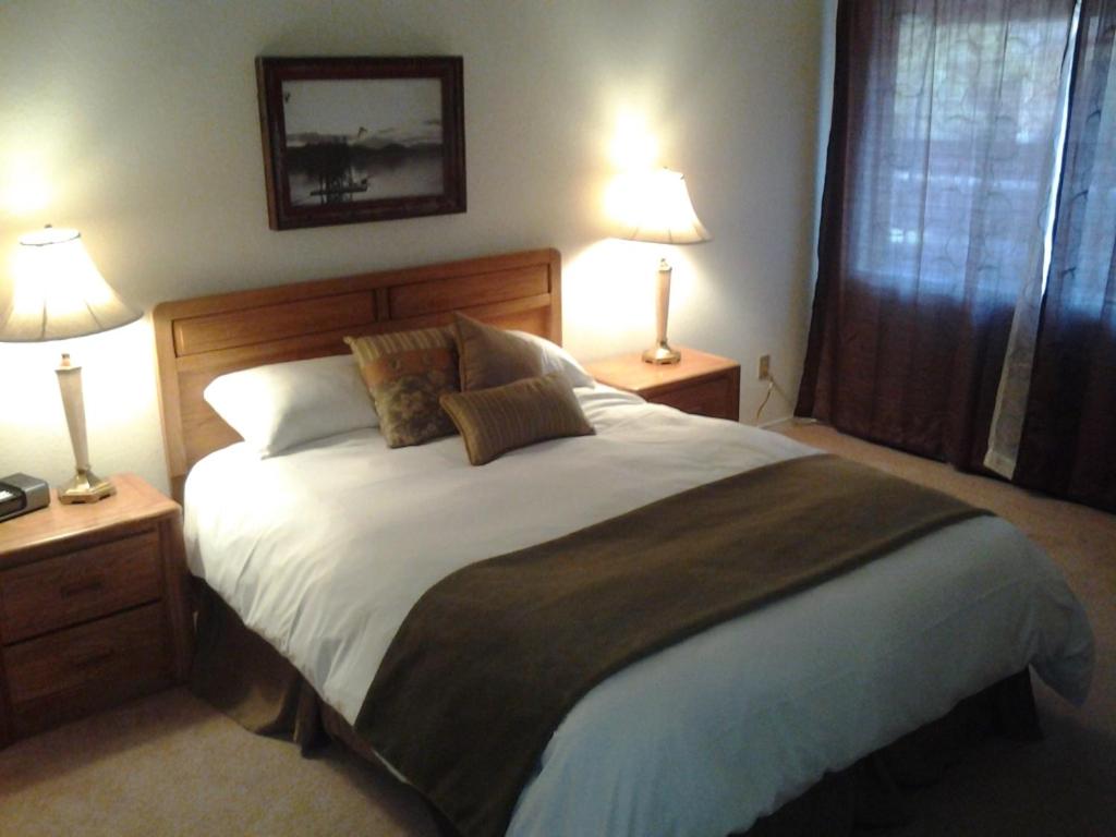 Lakefront Three-Bedroom Condo