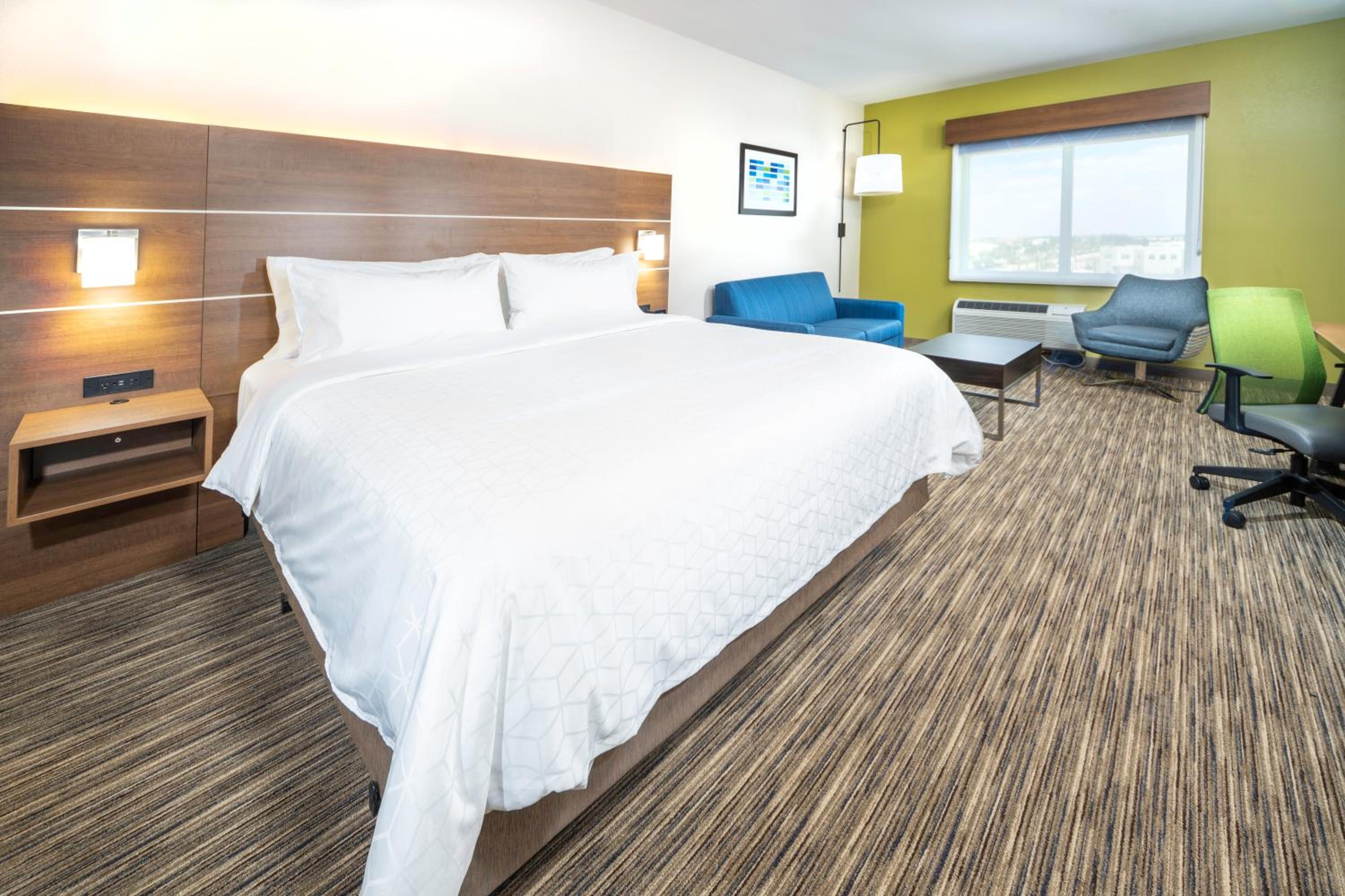 King Suite with Sofa Bed - Photo 4