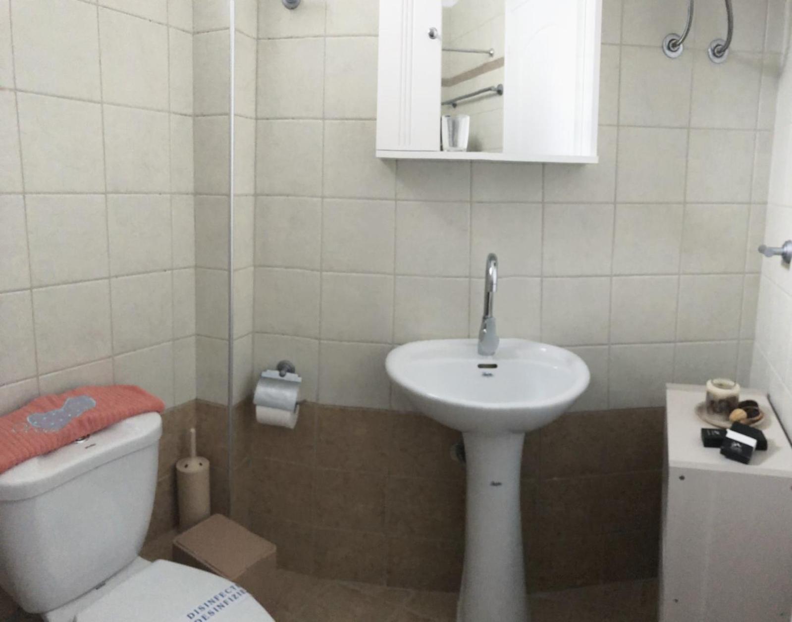 One-Bedroom Apartment - Photo 3