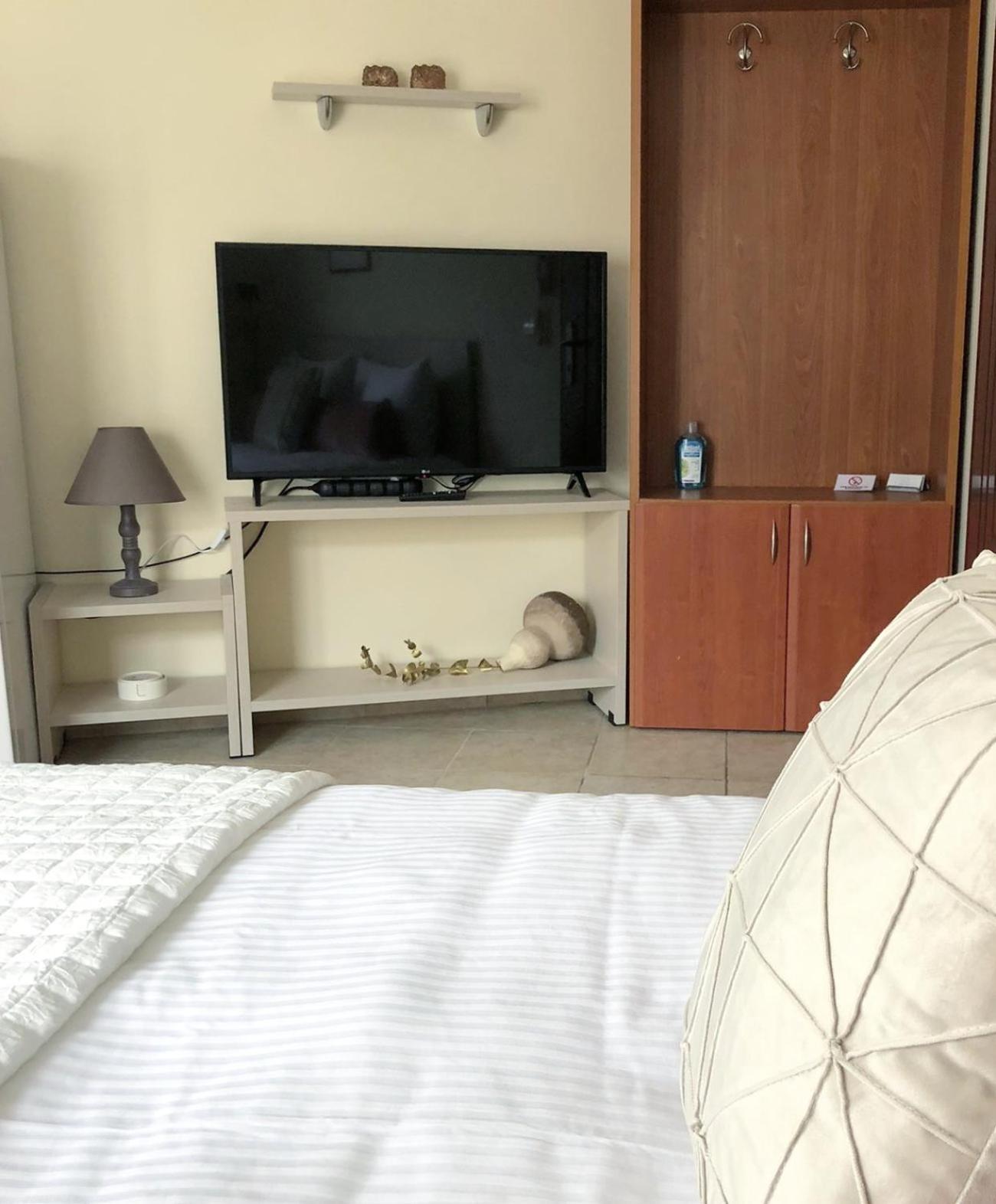 One-Bedroom Apartment - Photo 14