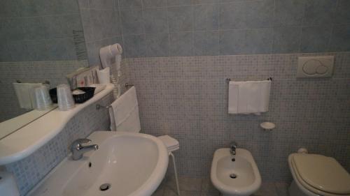 Quadruple Room with Balcony photo 3