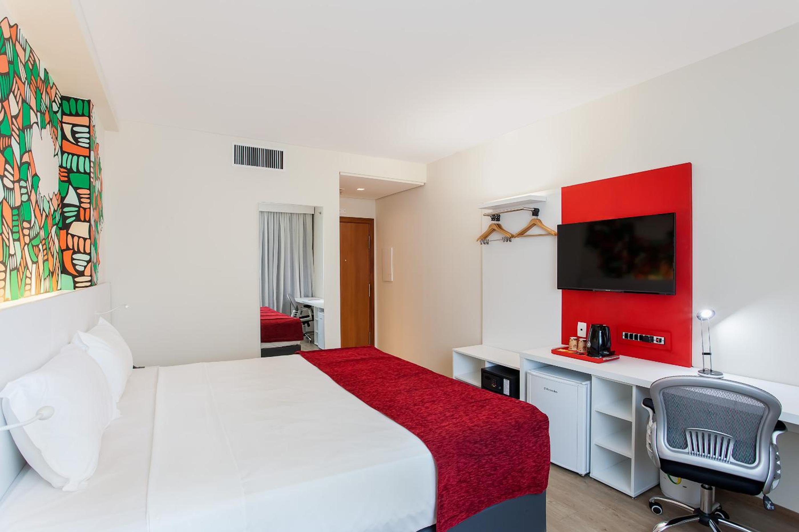 eSuites Virgínia Luxemburgo — Superior King Bed