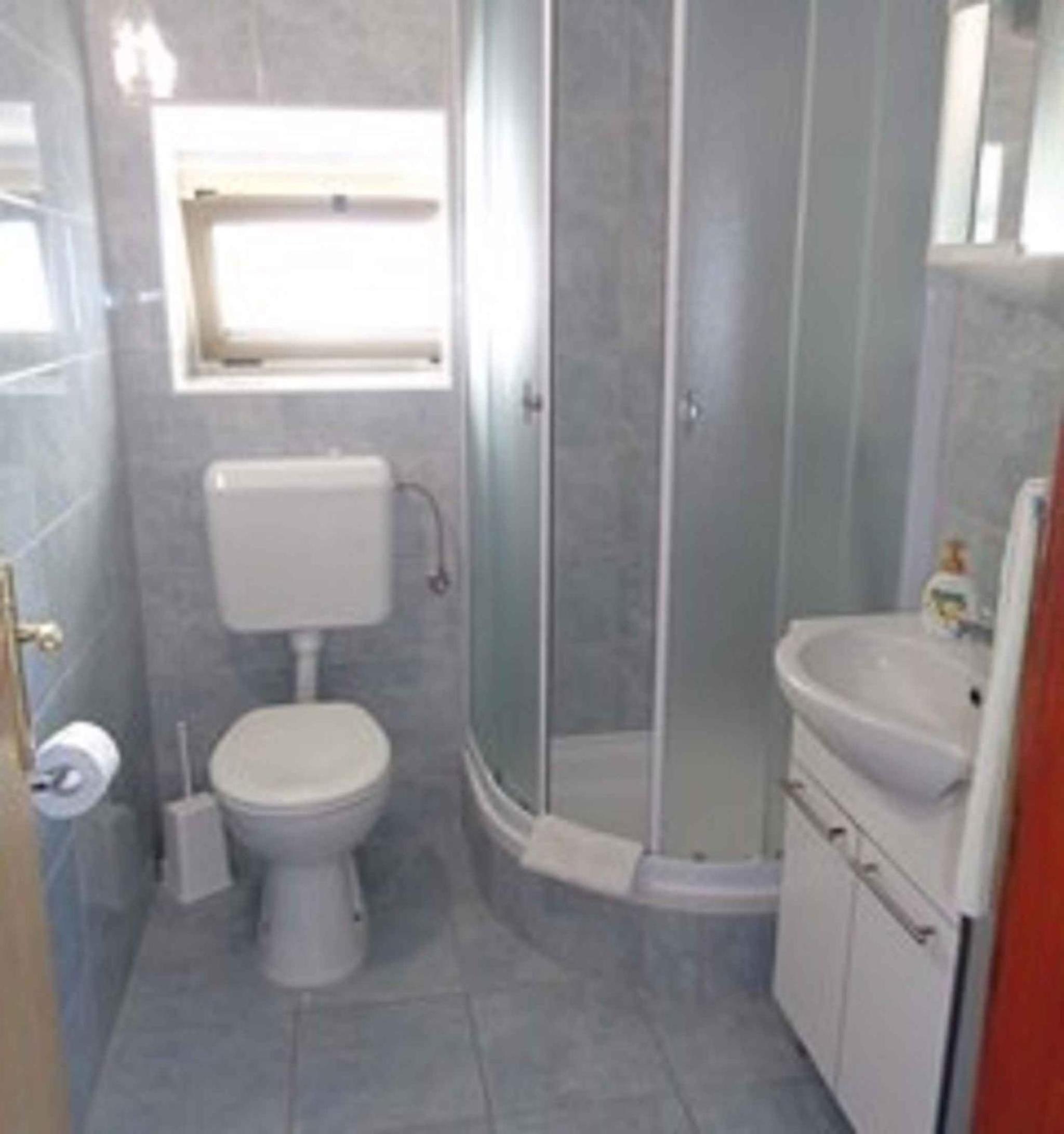 Apartment 2 photo 2