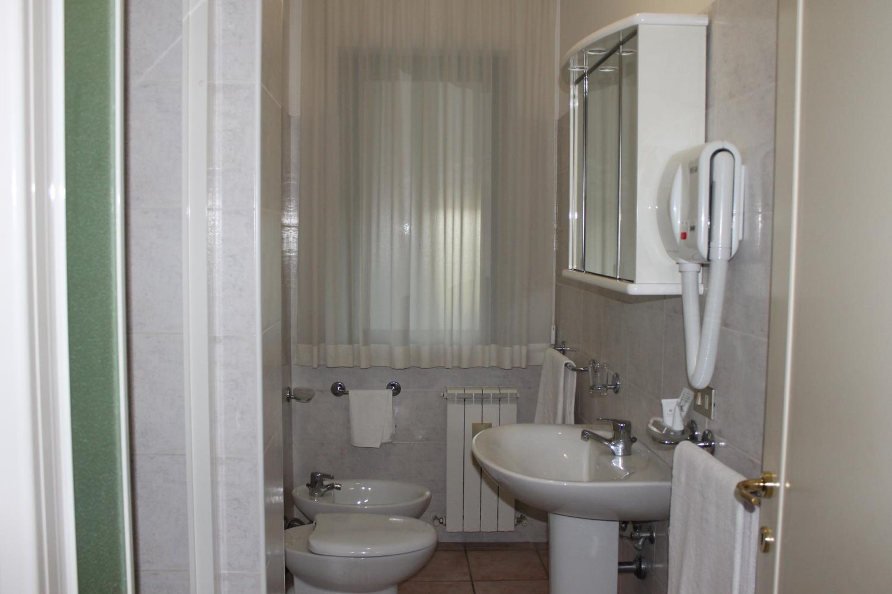 Two-Bedroom Apartment (5 Adults) - Photo 3