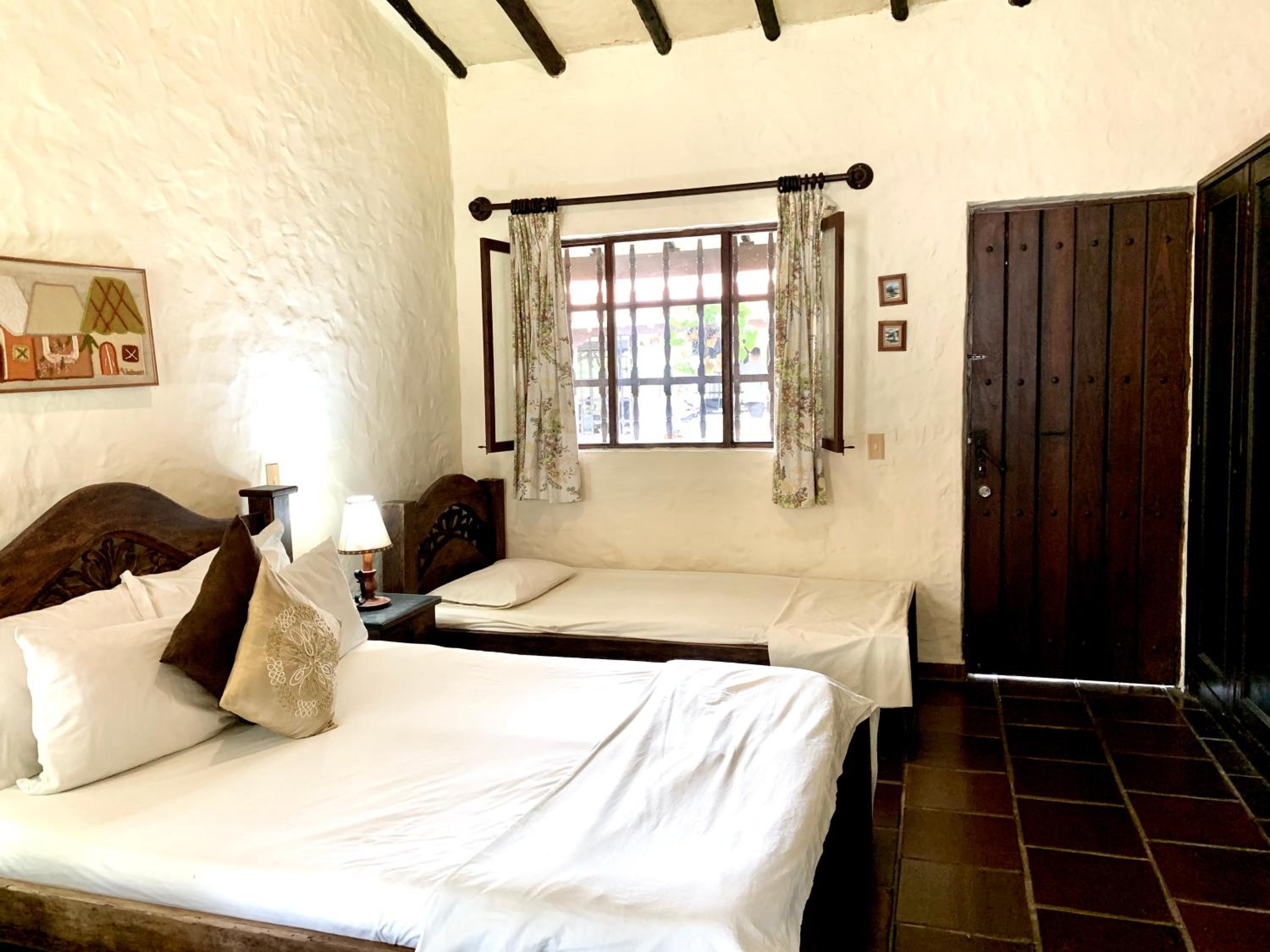 Quadruple Room with Private Bathroom photo 2