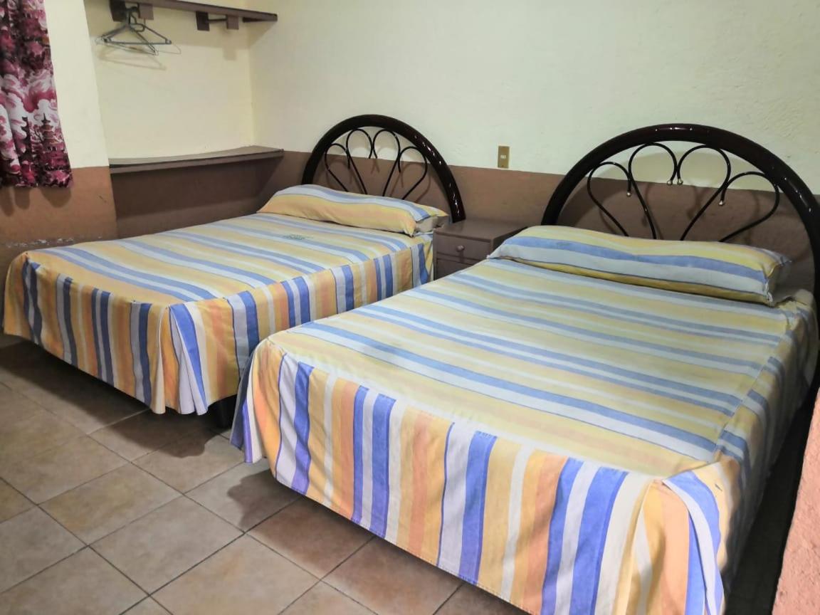 Twin Room - Photo 7