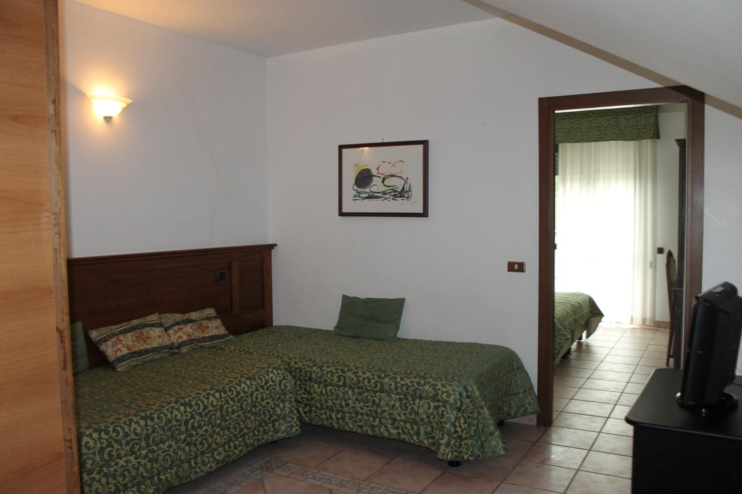 One-Bedroom Apartment (4 Adults) - Photo 3