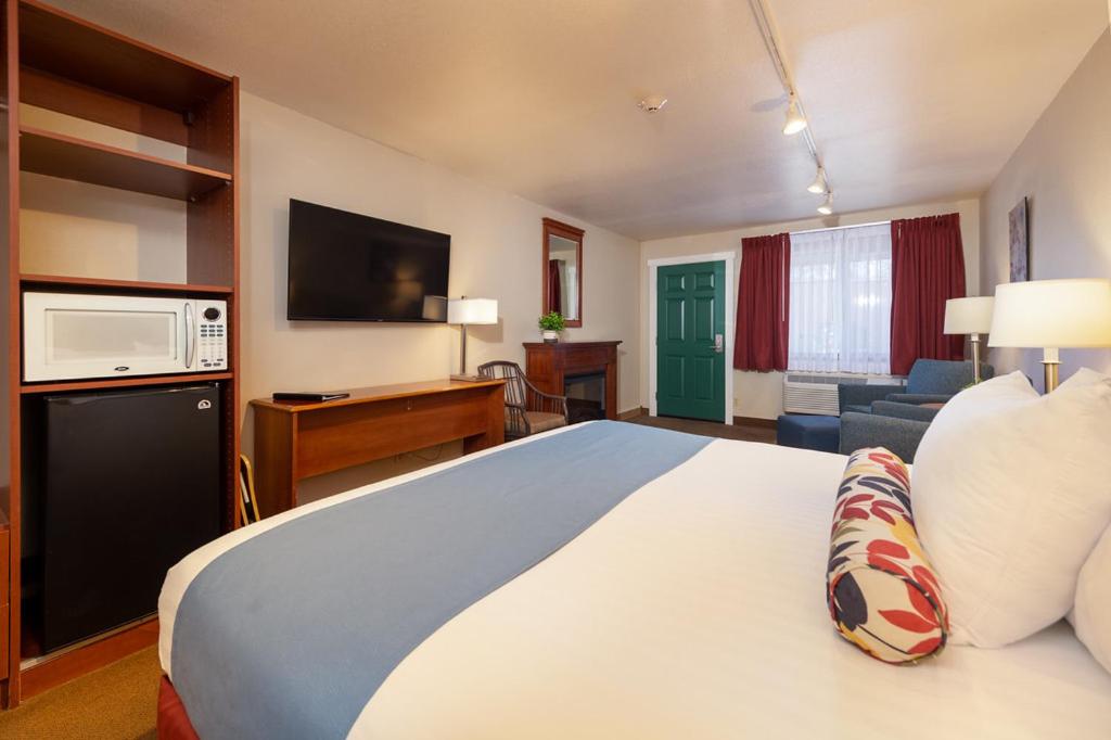 King Room with Fireplace at the Obertal Inn