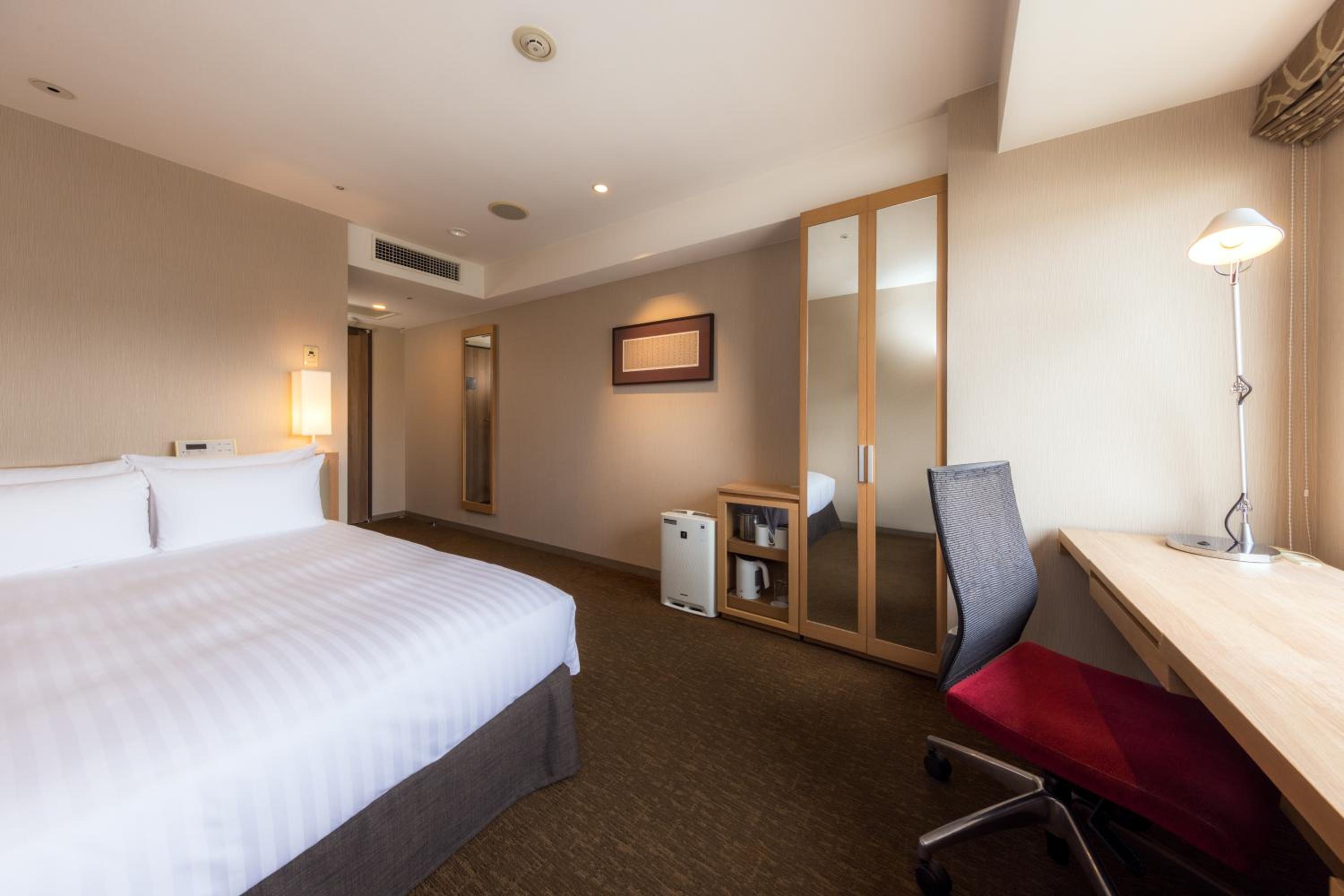 Standard Double Room - Smoking - Photo 9