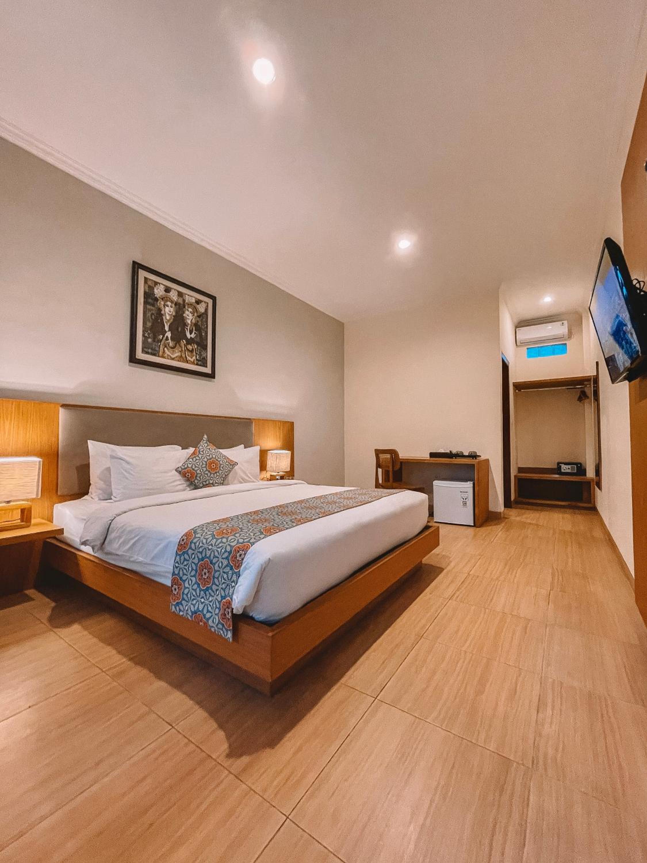 Deluxe King Room - Photo 1