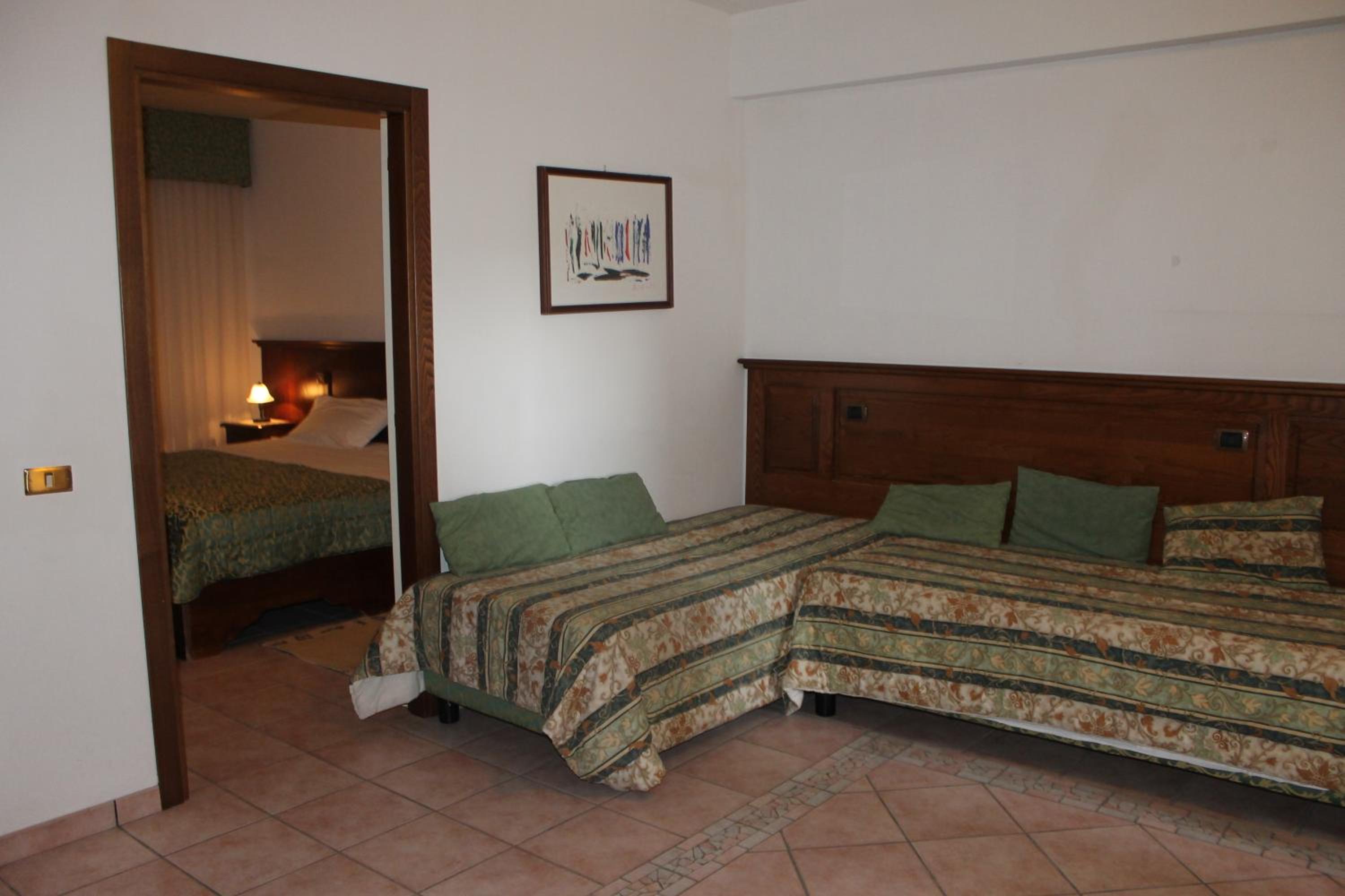 One-Bedroom Apartment (4 Adults) - Photo 4