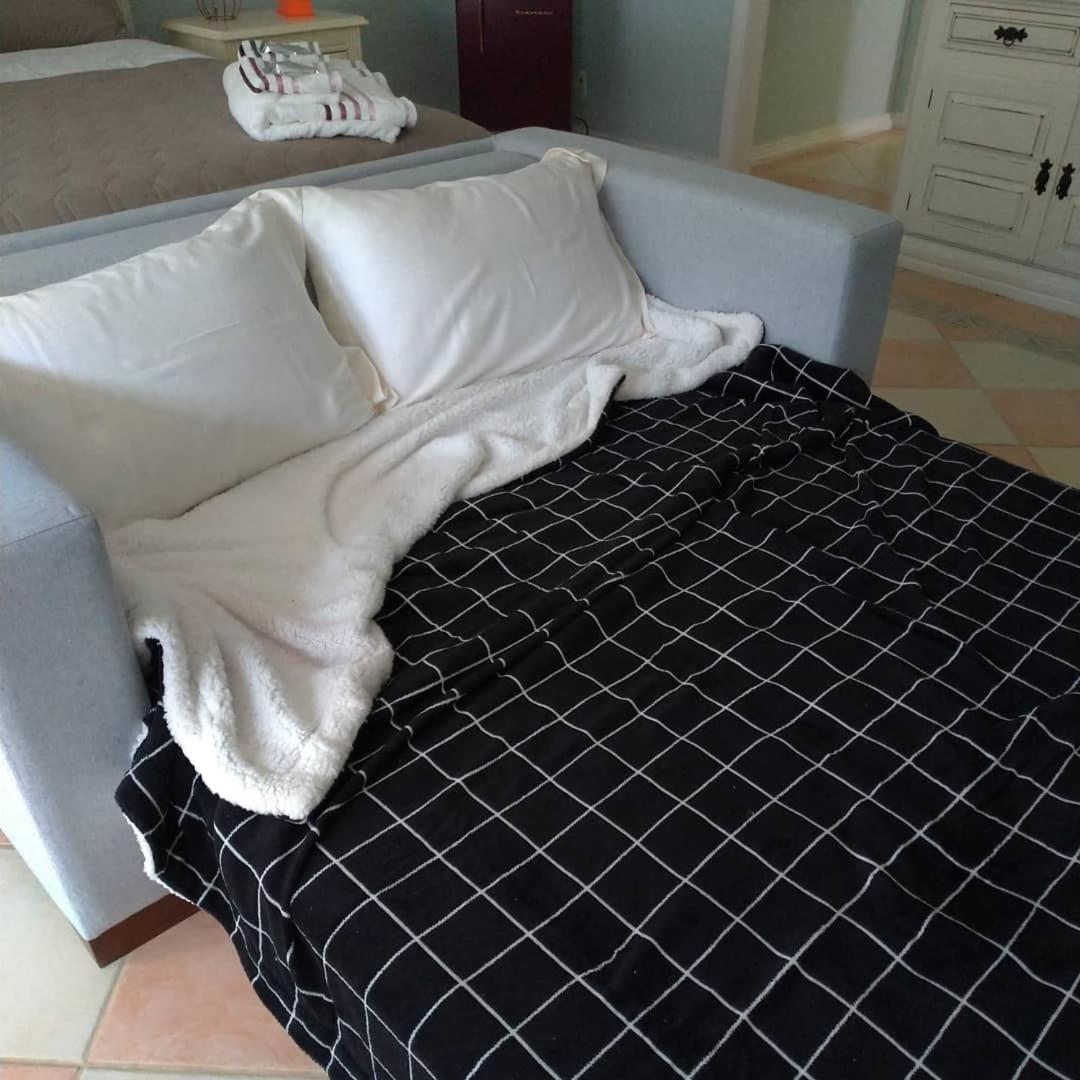 Deluxe Queen Suite - Photo 10
