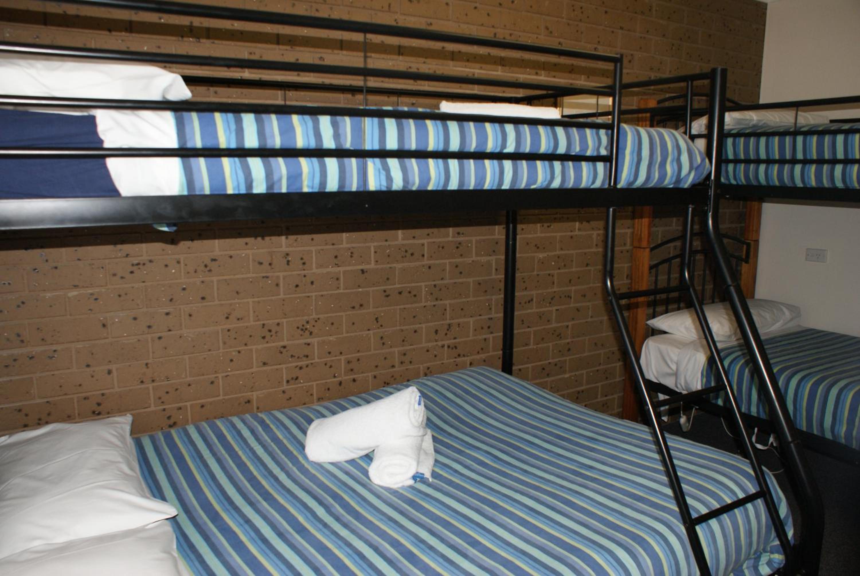 Superior Two Bedroom Family Unit – sleeps 7 photo 3