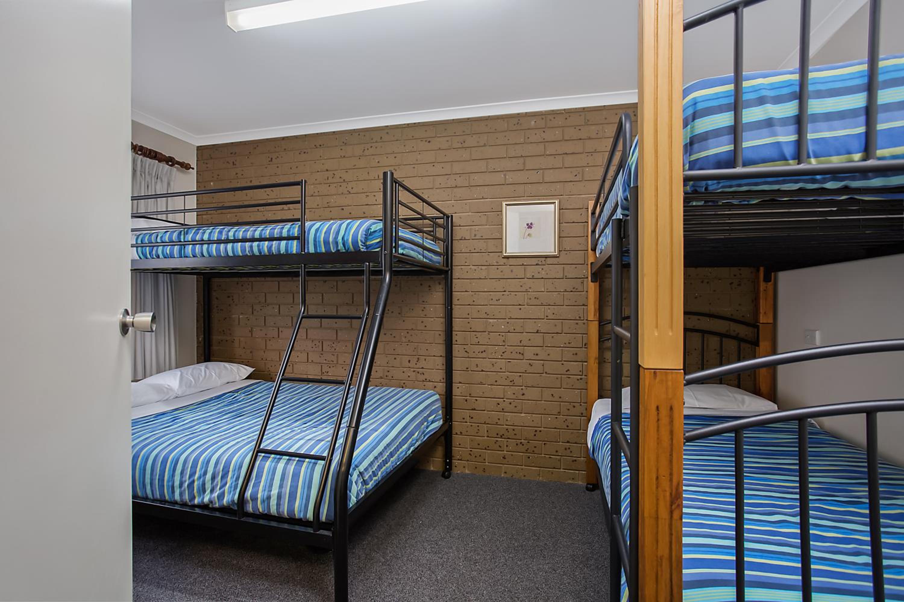 Superior Two Bedroom Family Unit – sleeps 7 photo 2