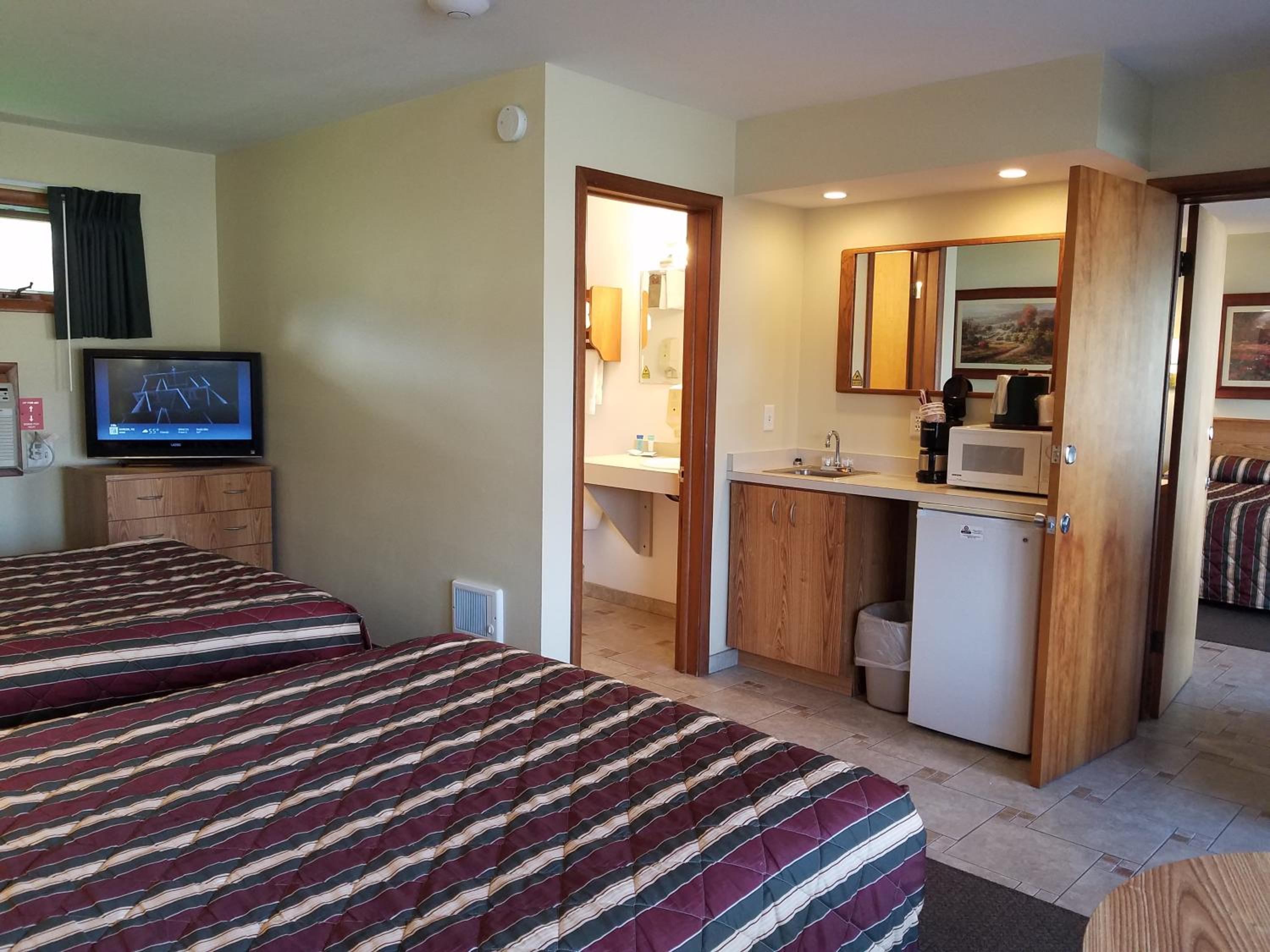 Double Room with Pool View - Photo 5