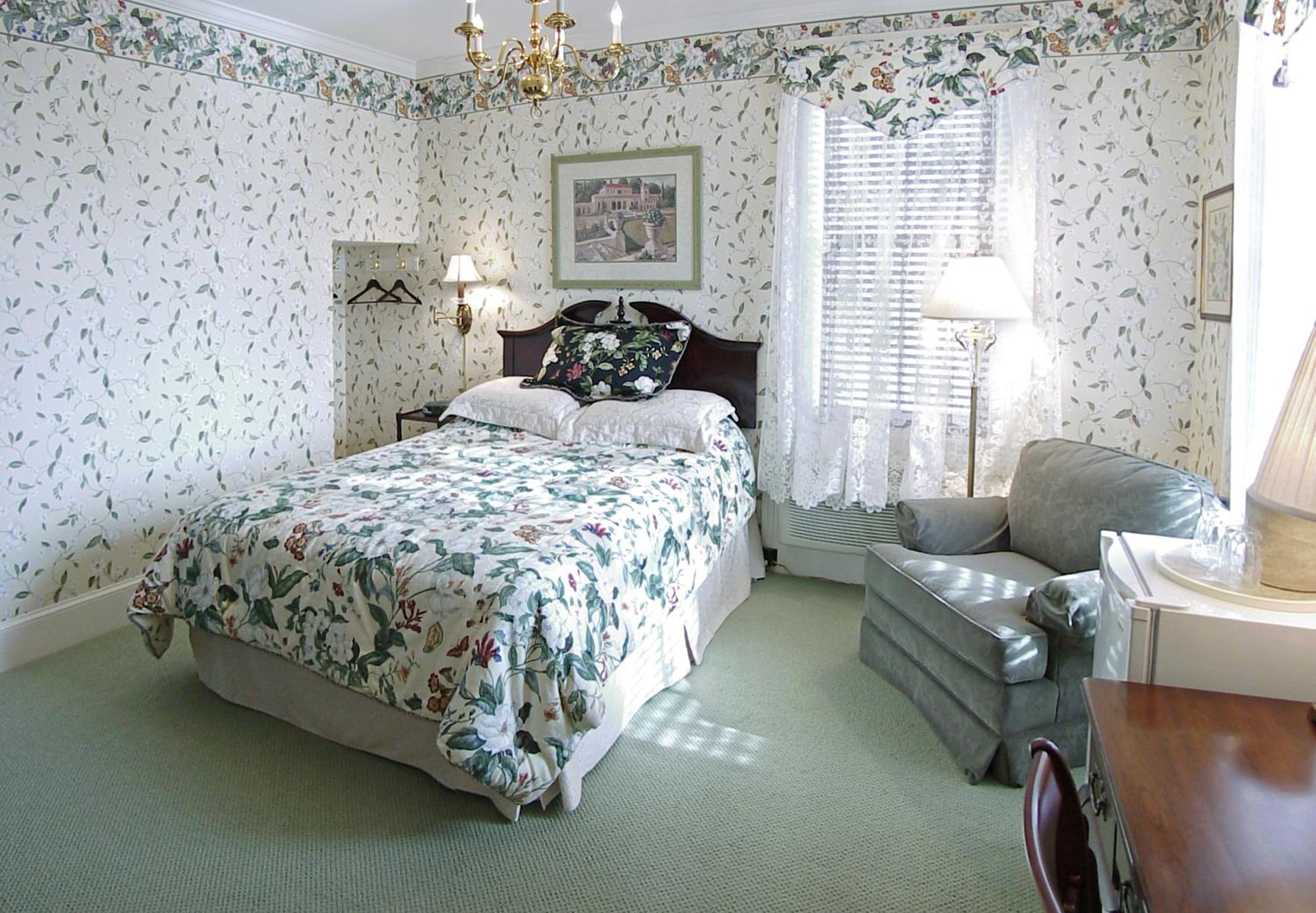 Standard Queen Room