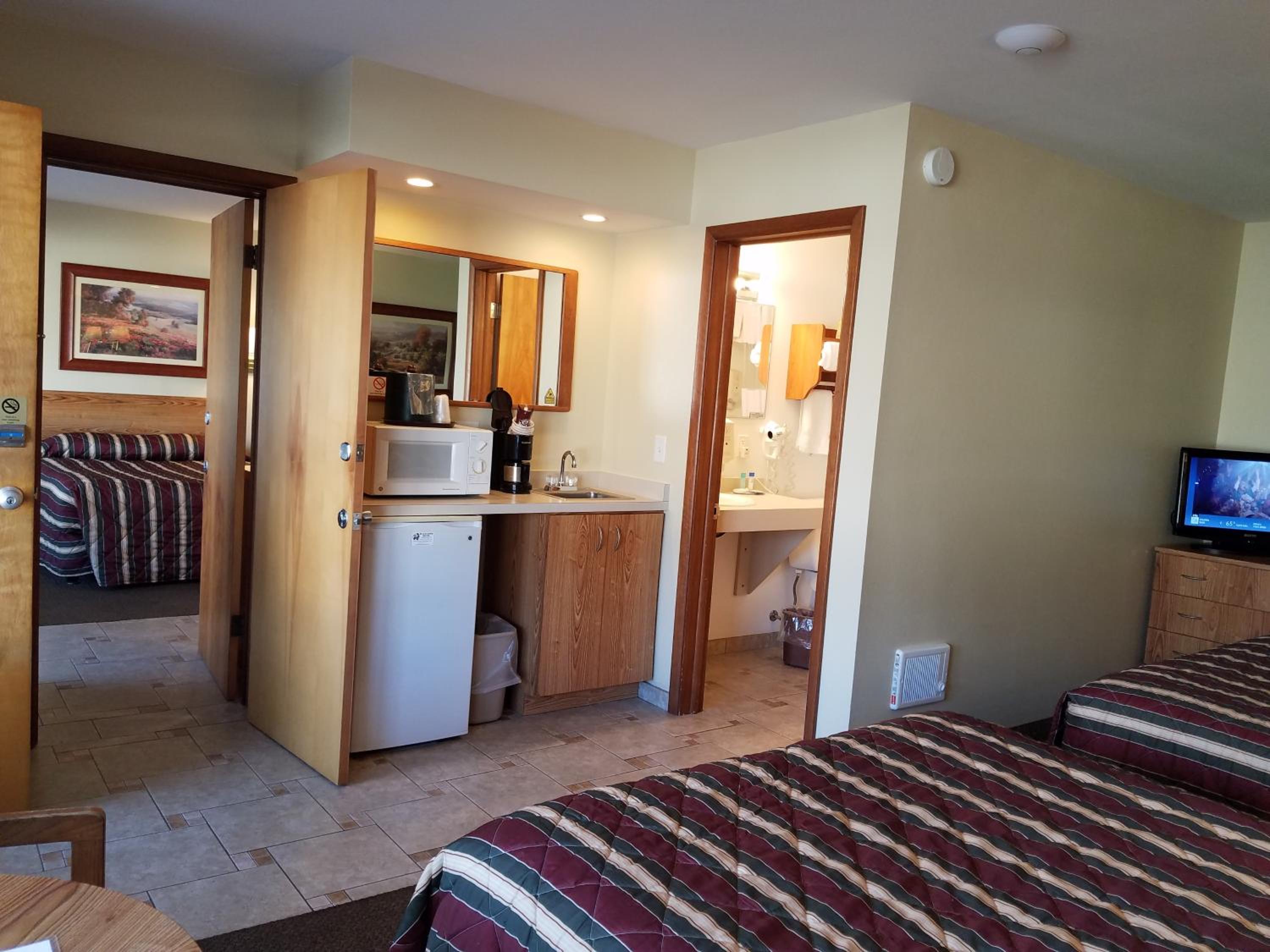 Double Room with Pool View - Photo 2