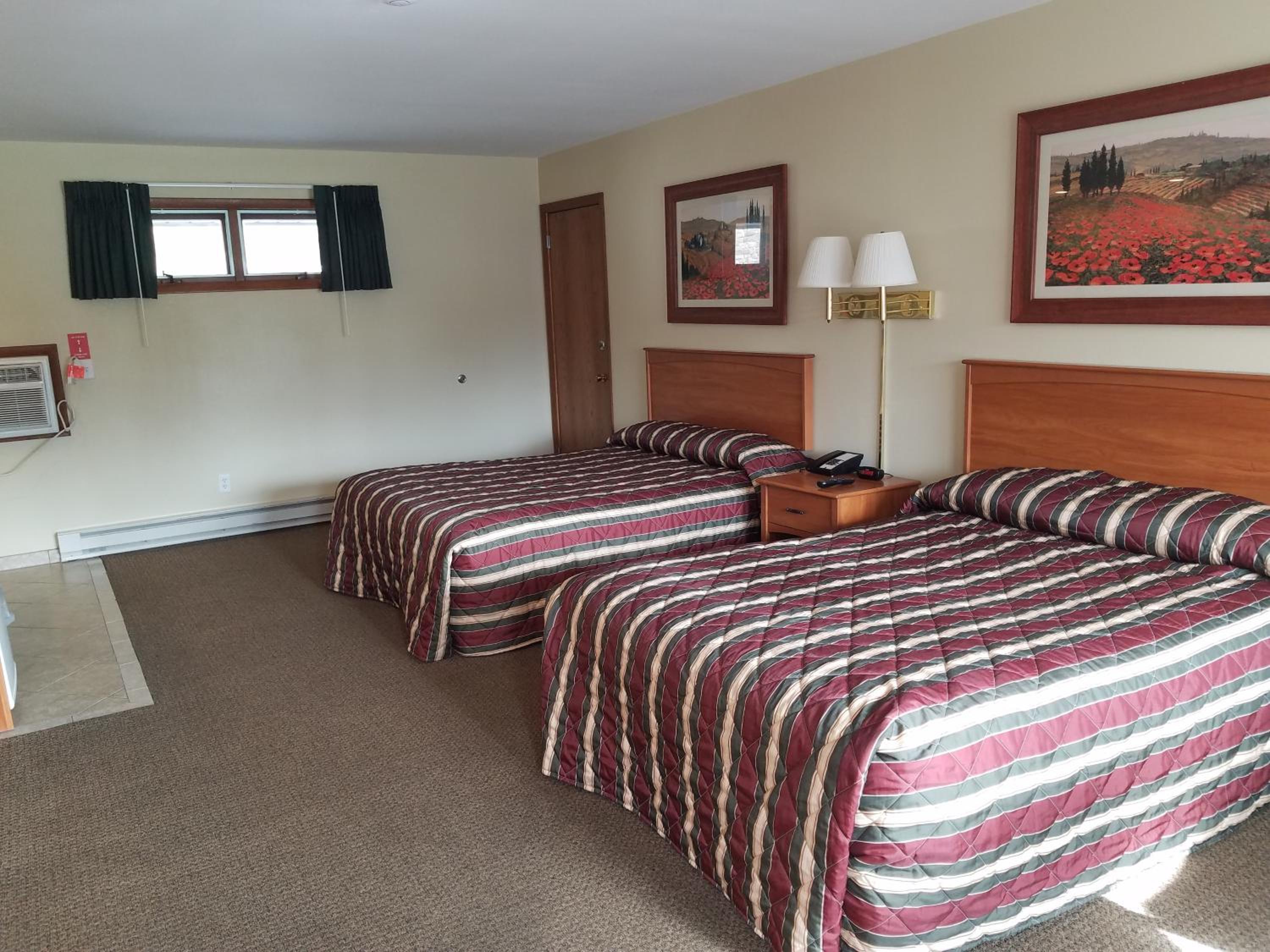 Superior Quadruple Room - Photo 1