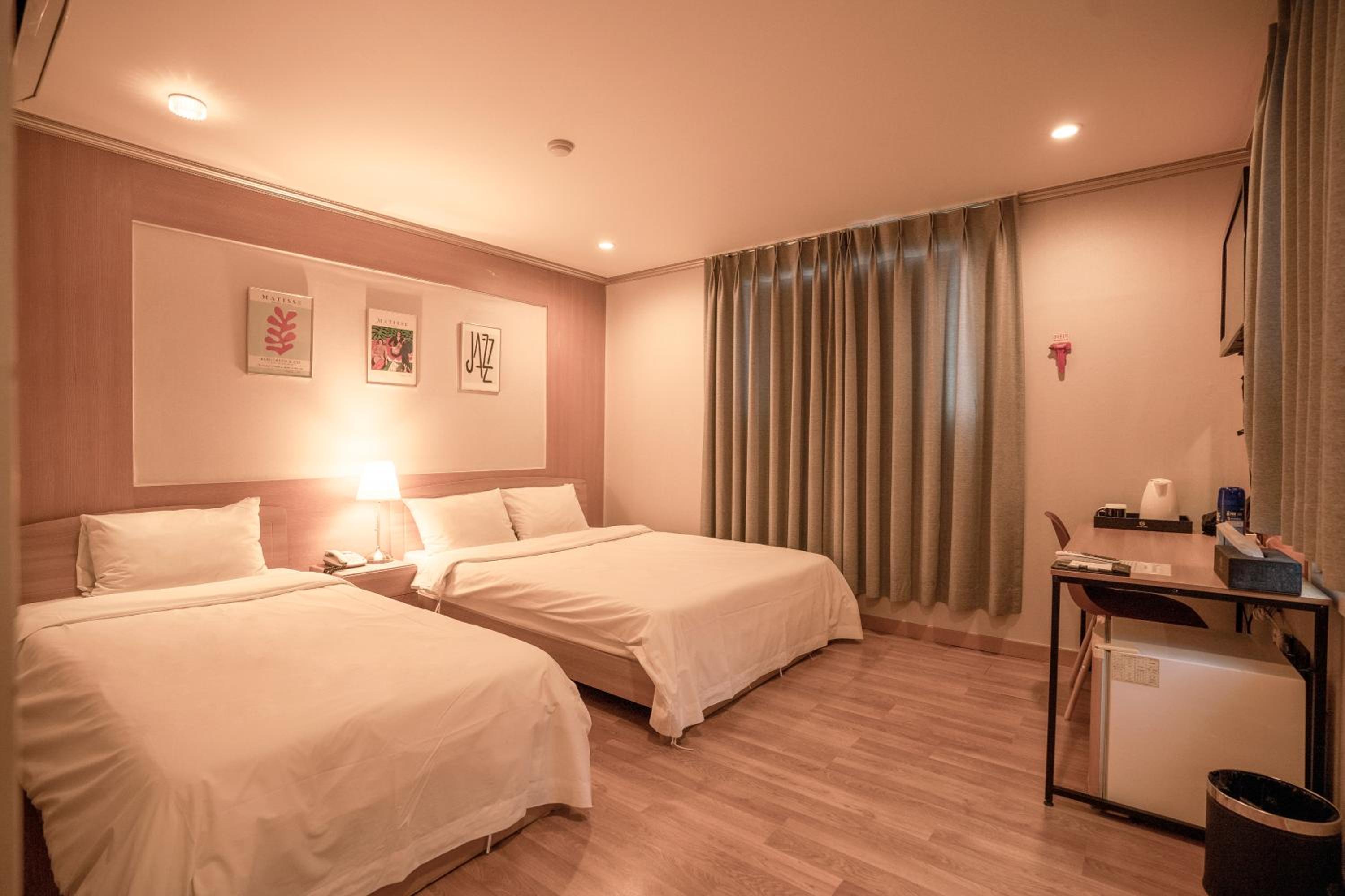 Deluxe Twin Room